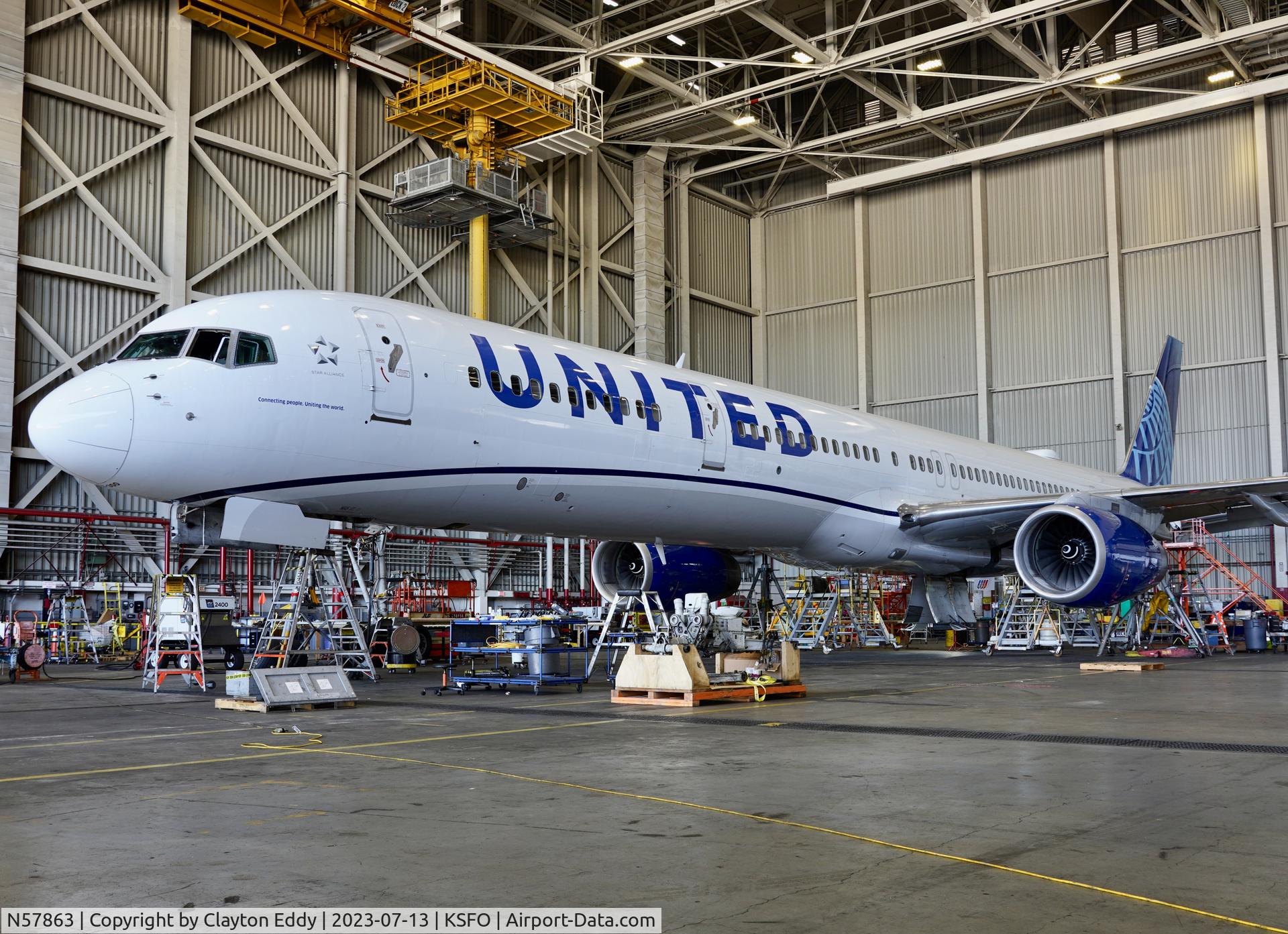 N57863, 2001 Boeing 757-33N C/N 32587, Gear change. SFO 2023.