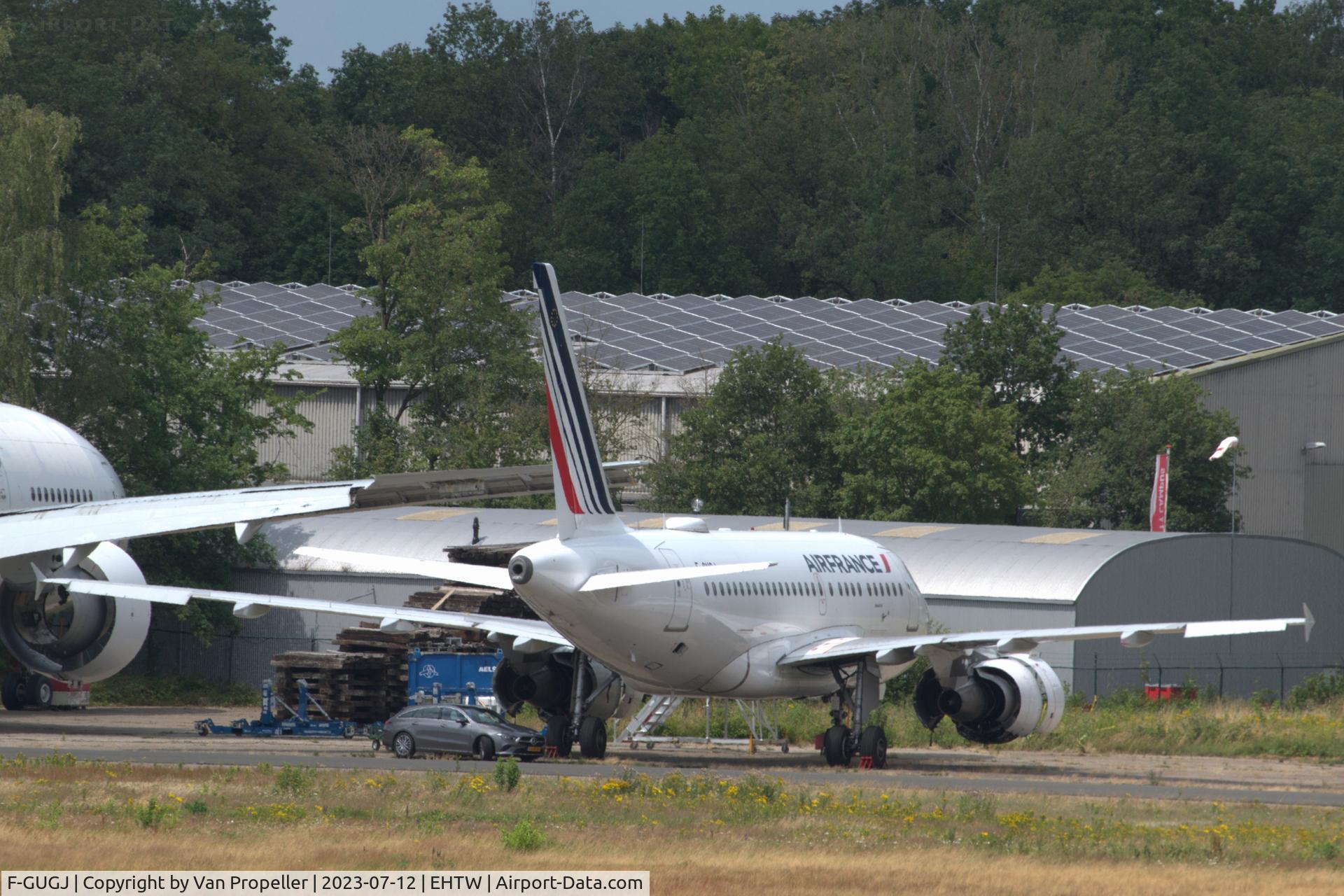 F-GUGJ, 2005 Airbus A318-111 C/N 2582, Air France Airbus A318-111 at Twente airport, the Netherlands, with Aircraft End-of-Life Solutions, for demolition. July 2023.