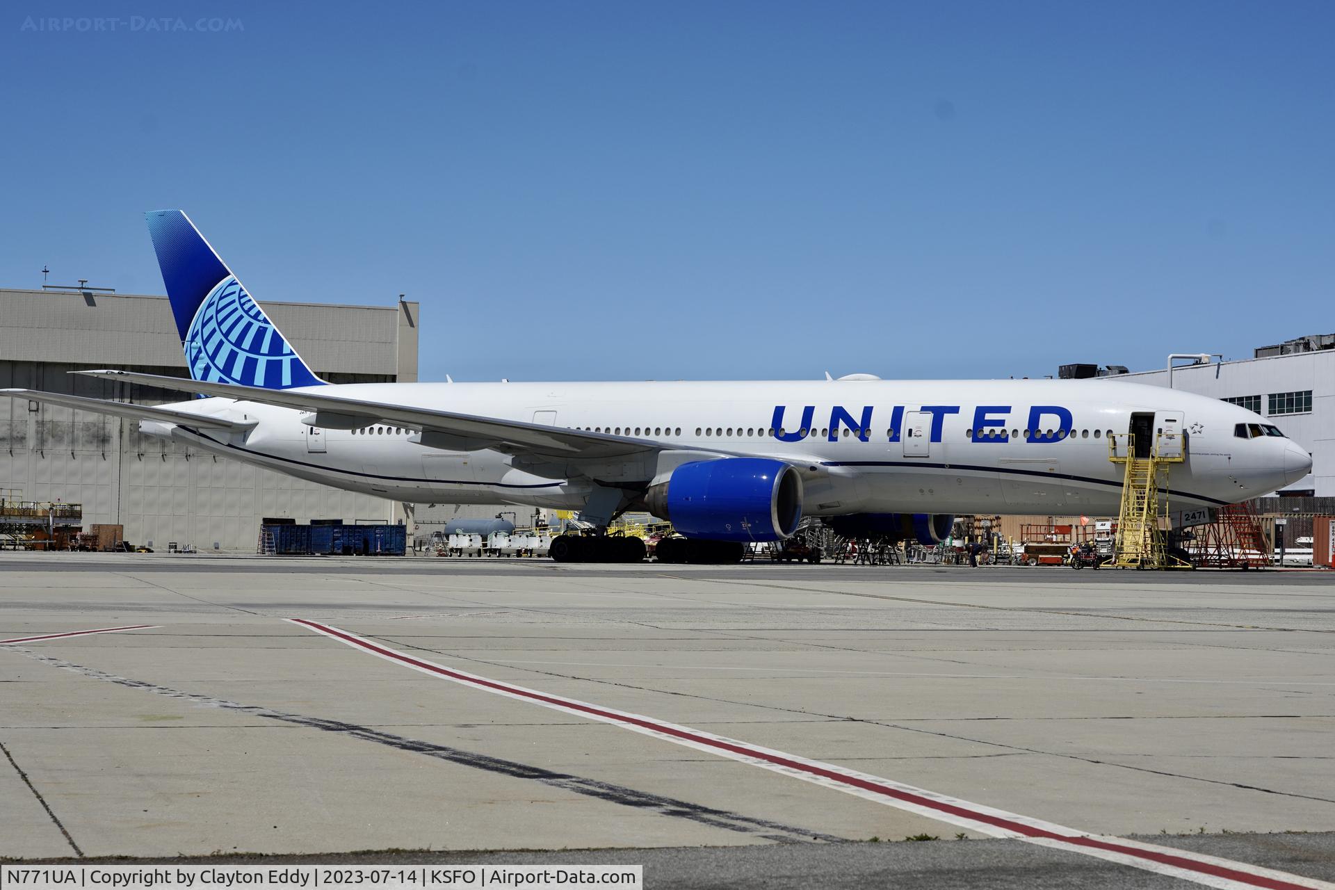 N771UA, 1995 Boeing 777-222 C/N 26932, SFO 2023.