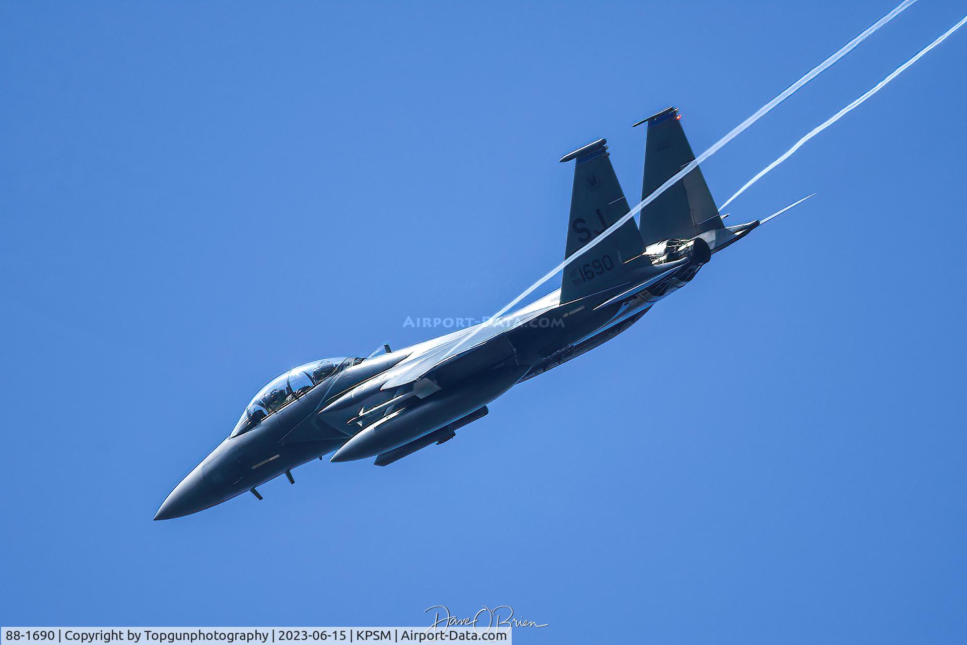 88-1690, 1989 McDonnell Douglas F-15E Strike Eagle C/N 1099/E074, TURN21 in the overhead break to land
