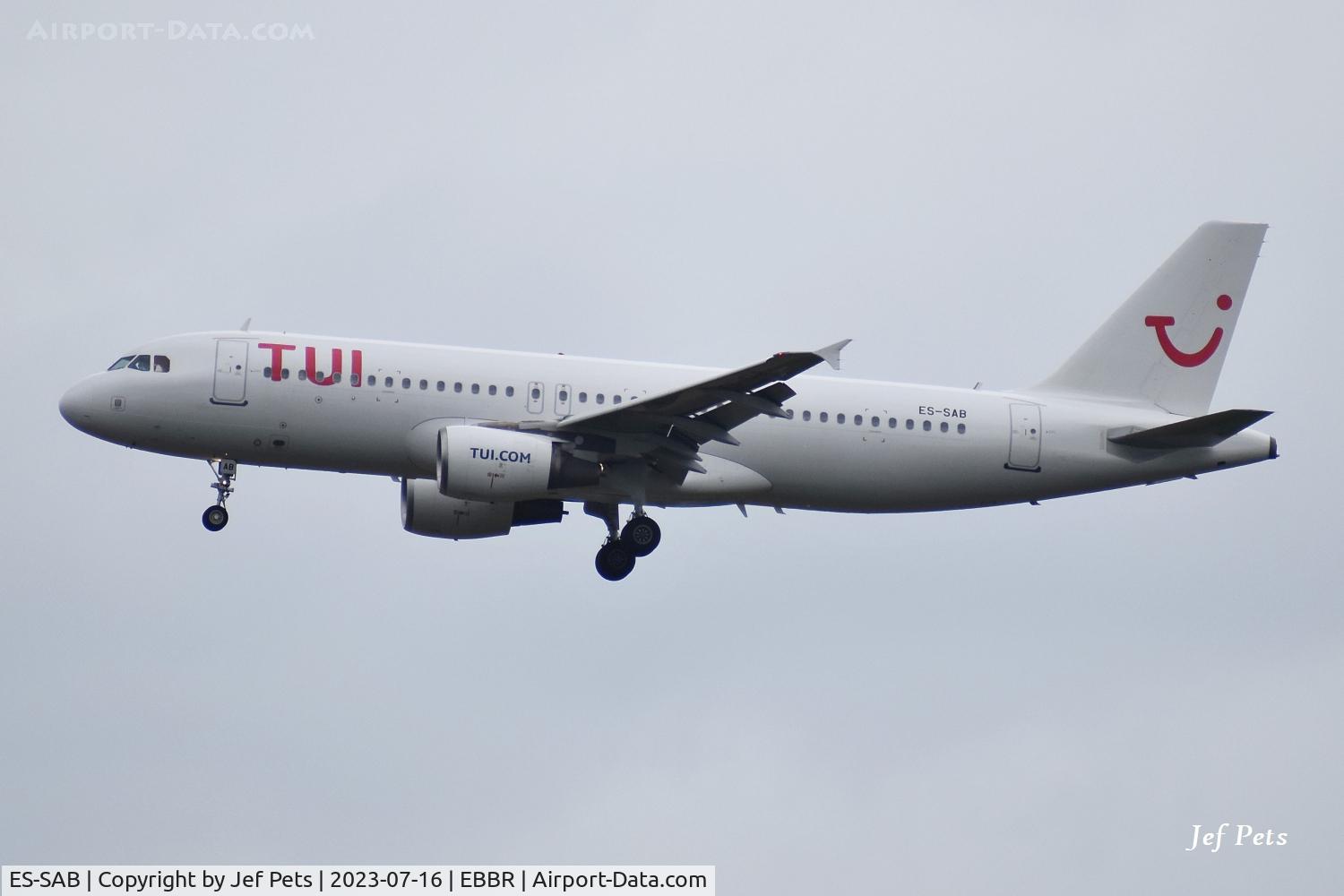 ES-SAB, 2008 Airbus A320-214 C/N 3644, Landing at Brussels Airport.