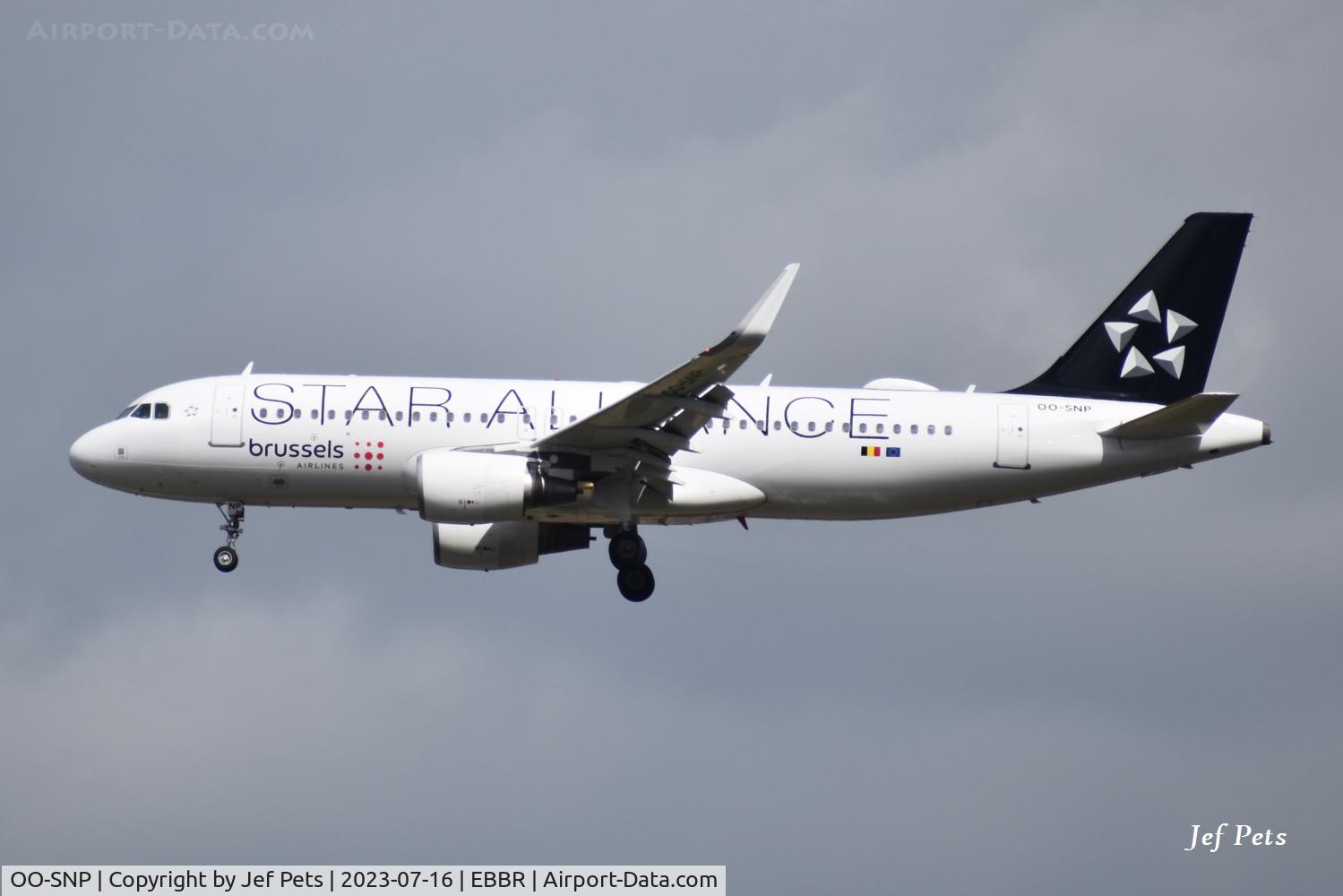 OO-SNP, 2013 Airbus A320-214 C/N 5635, Landing at Brussels Airport.