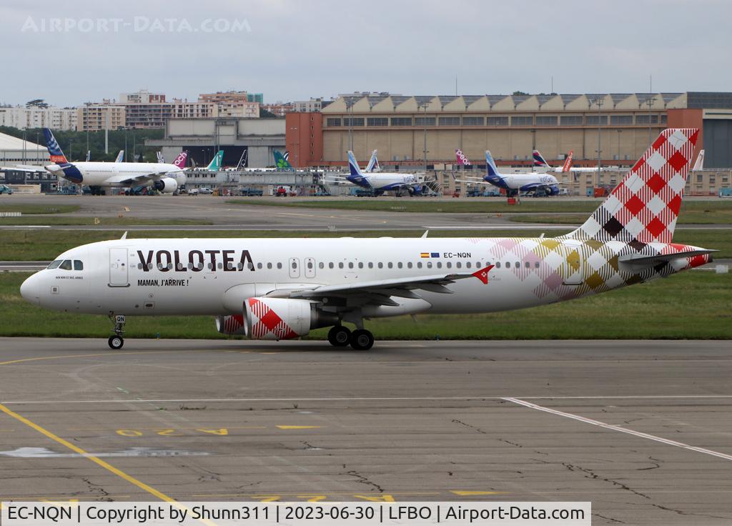 EC-NQN, 2011 Airbus A320-214 C/N 4675, Taxxing holding point rwy 32R for departure...