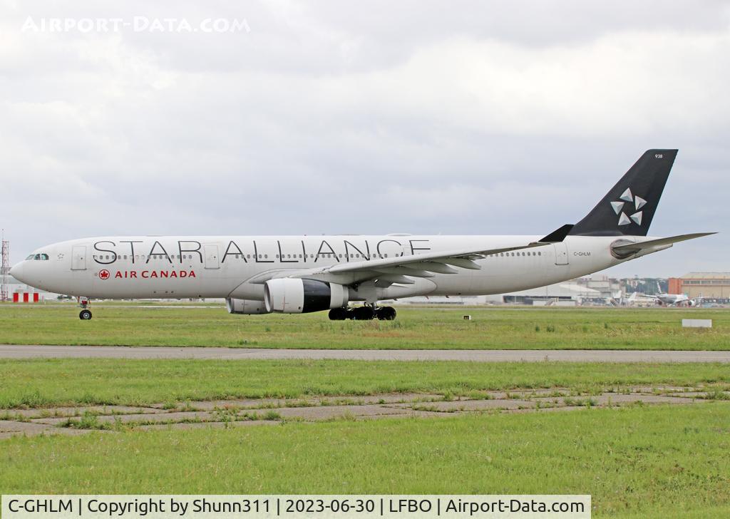 C-GHLM, 2001 Airbus A330-343 C/N 0419, Taxiing holding point rwy 32R fordeparture... Star Alliance c/s