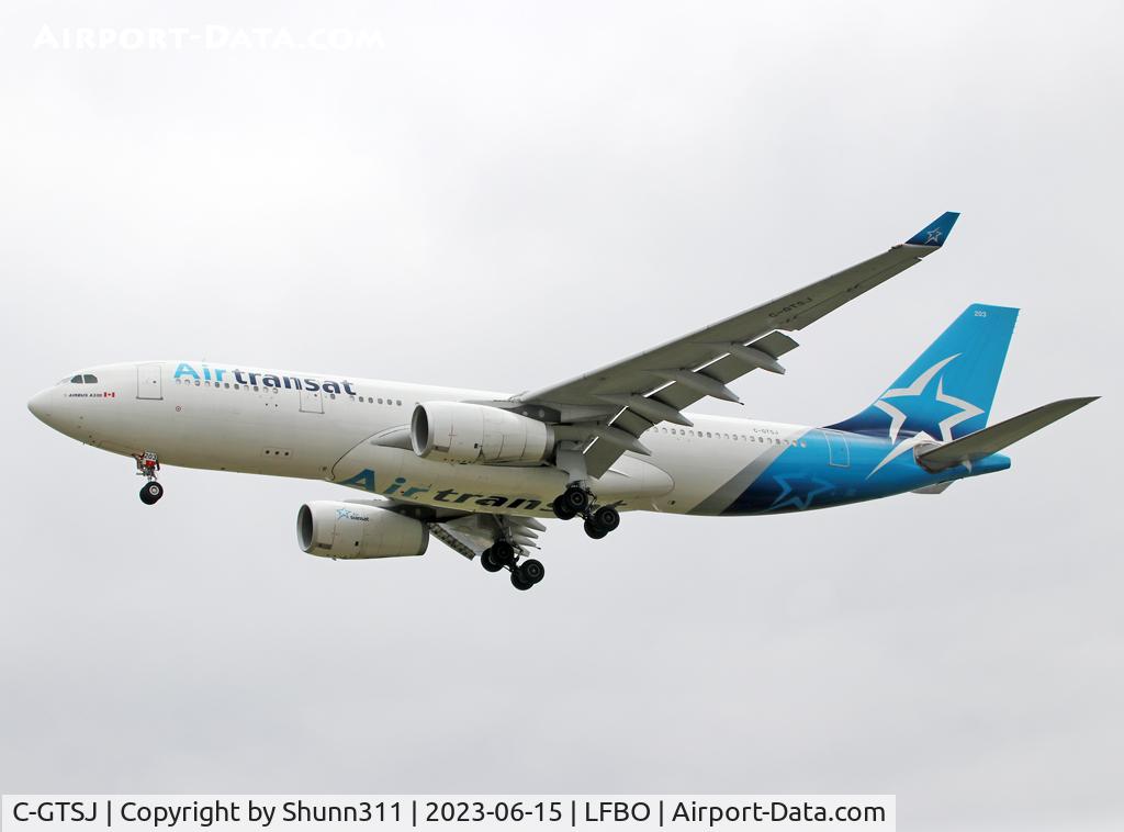 C-GTSJ, 2006 Airbus A330-243 C/N 795, Landing rwy 32L in new c/s