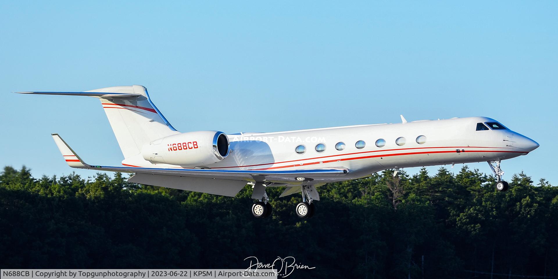 N688CB, 2007 Gulfstream Aerospace GV-SP (G550) C/N 5172, Biz jet landing RW16