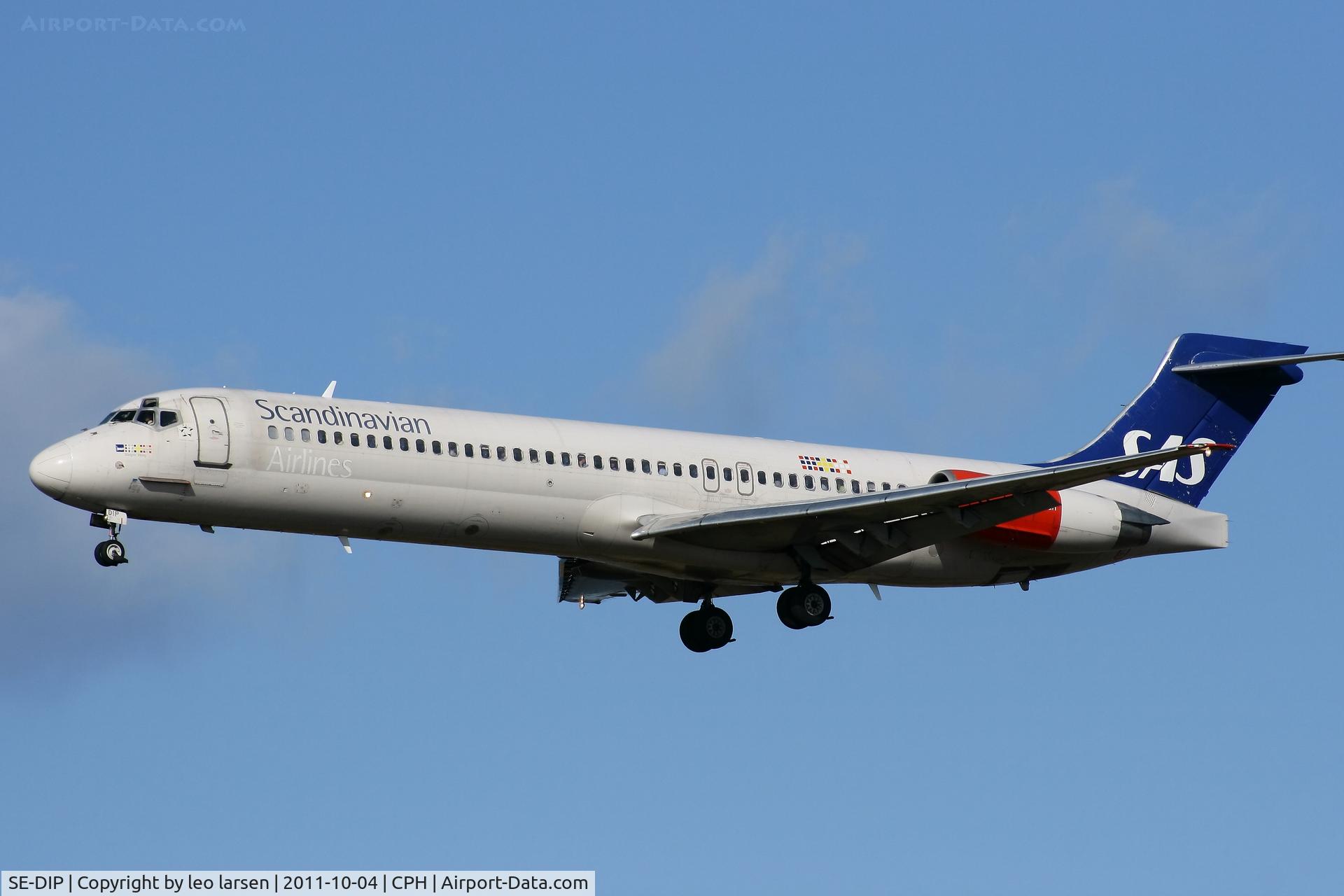 SE-DIP, 1991 McDonnell Douglas MD-87 (DC-9-87) C/N 53010, Copenhagen 4.10.2011