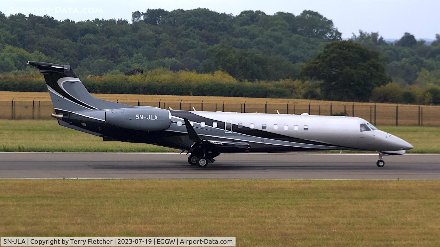 5N-JLA, 2001 Embraer ERJ-135BJ Legacy C/N 145516, Arriving at Luton Airport