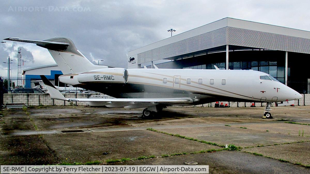 SE-RMC, 2007 Bombardier Challenger 300 (BD-100-1A10) C/N 20169, At Luton Airport