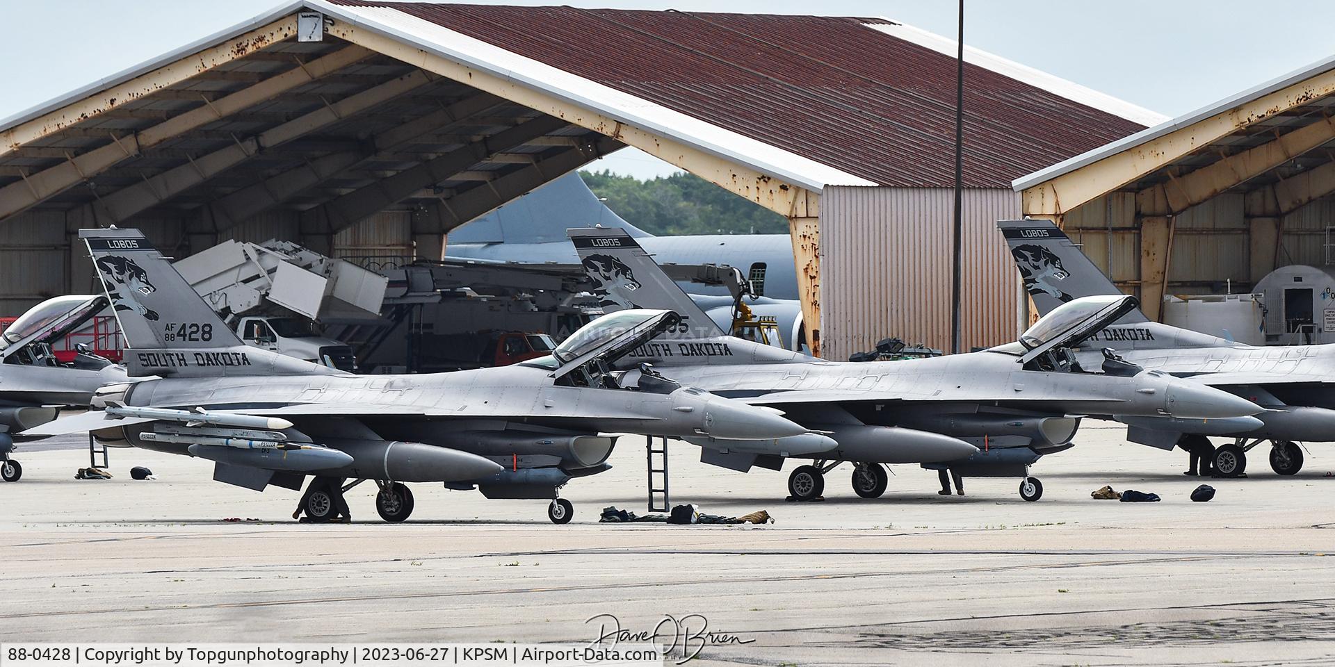 88-0428, 1988 General Dynamics F-16CM Fighting Falcon C/N 1C-30, CUBE31 & 32 shutting down
