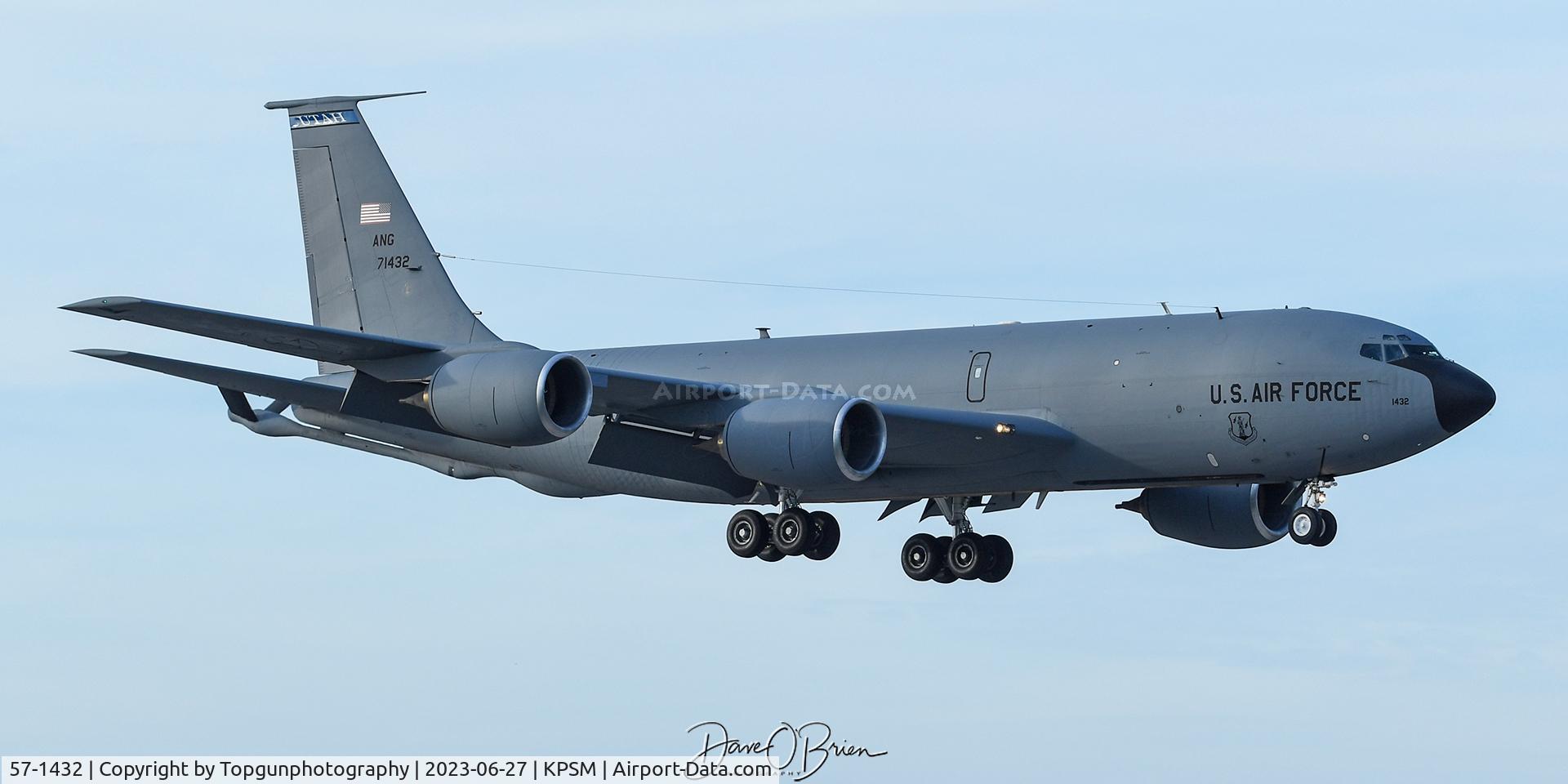 57-1432, 1957 Boeing KC-135R Stratotanker C/N 17503, FLAM32 returns with FLAM31