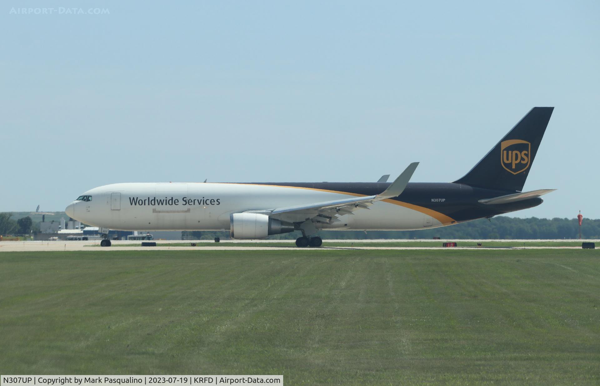N307UP, 1996 Boeing 767-34AF C/N 27760, Boeing 767-34AF