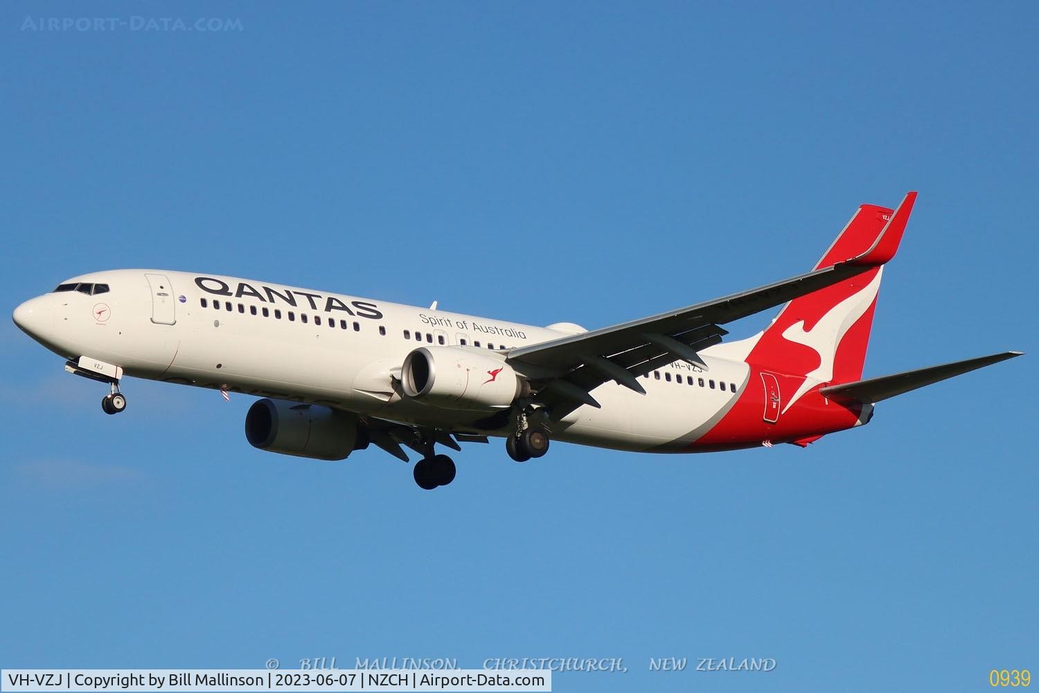 VH-VZJ, 2011 Boeing 737-838 C/N 34185, QF133 ex MEL