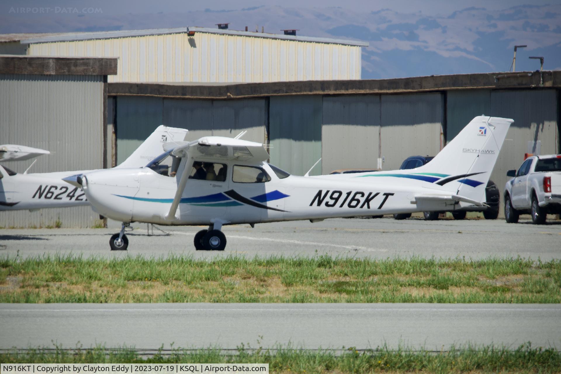 N916KT, 2021 Cessna 172S Skyhawk C/N 172S12763, San Carlos airport in California 2023.