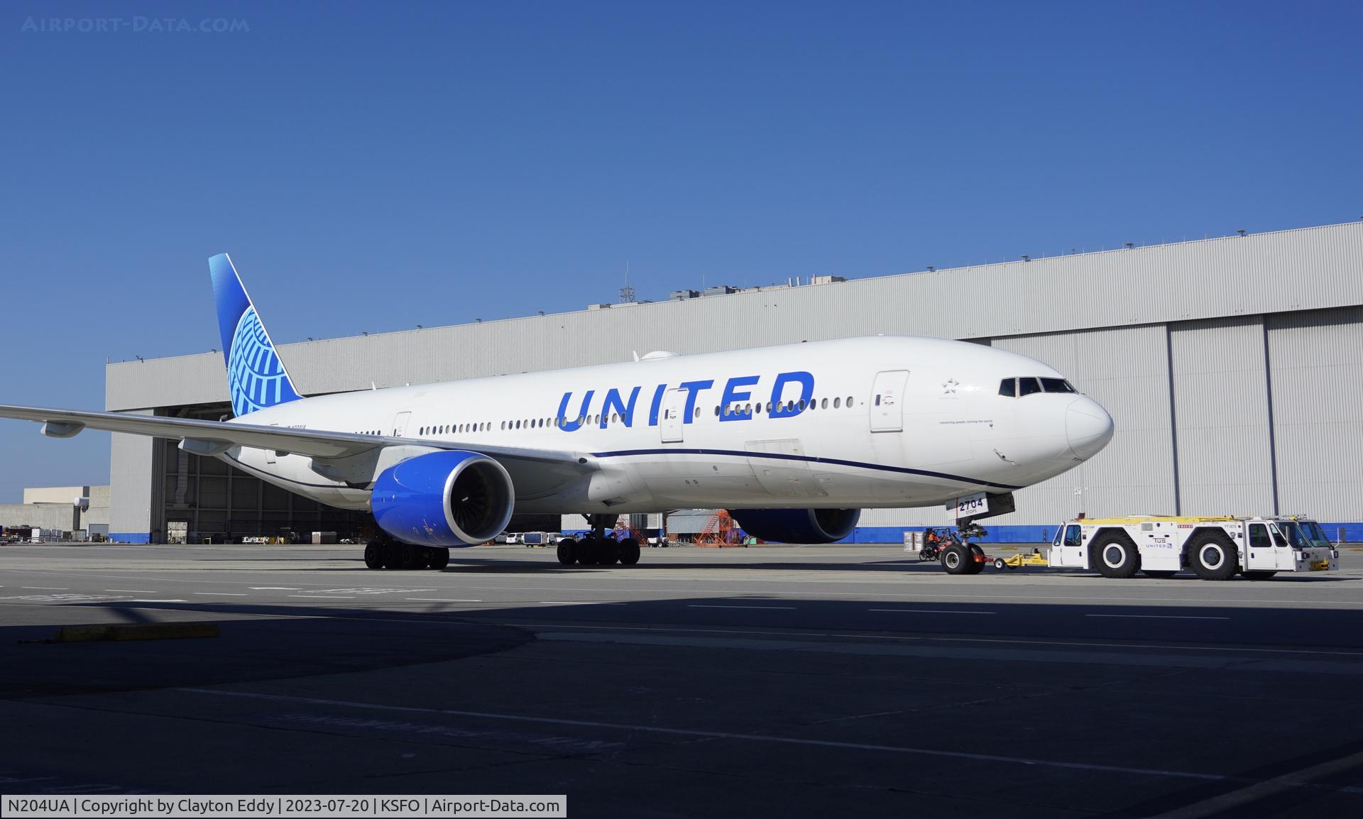 N204UA, 1999 Boeing 777-222/ER C/N 28713, SFO 2023.