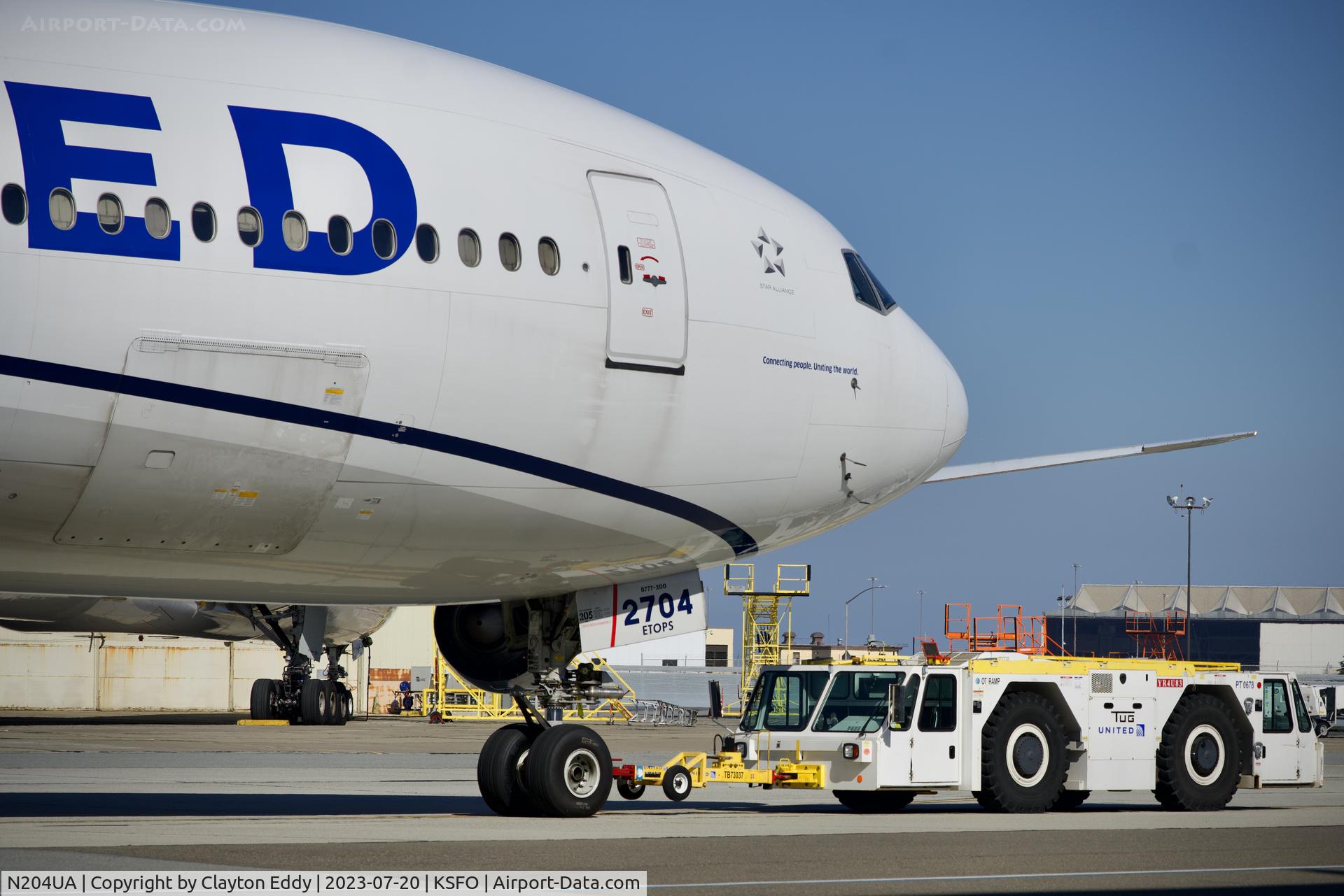 N204UA, 1999 Boeing 777-222/ER C/N 28713, SFO 2023.