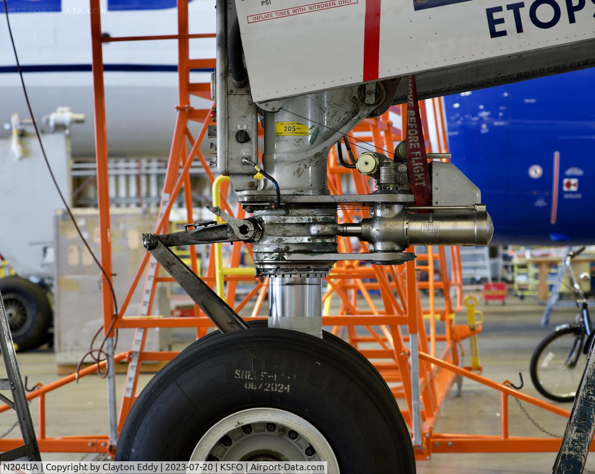 N204UA, 1999 Boeing 777-222/ER C/N 28713, SFO 2023.