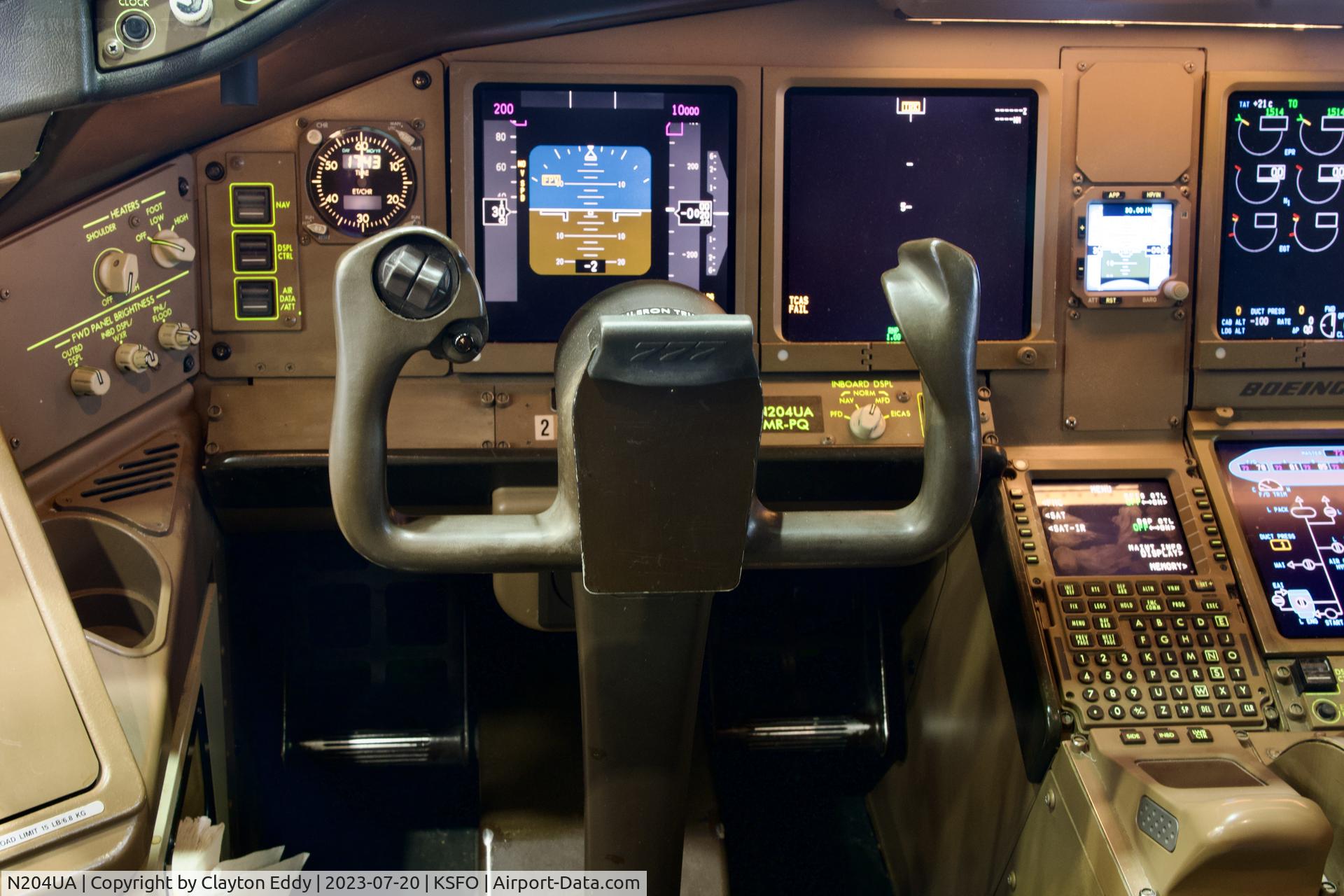 N204UA, 1999 Boeing 777-222/ER C/N 28713, SFO 2023.