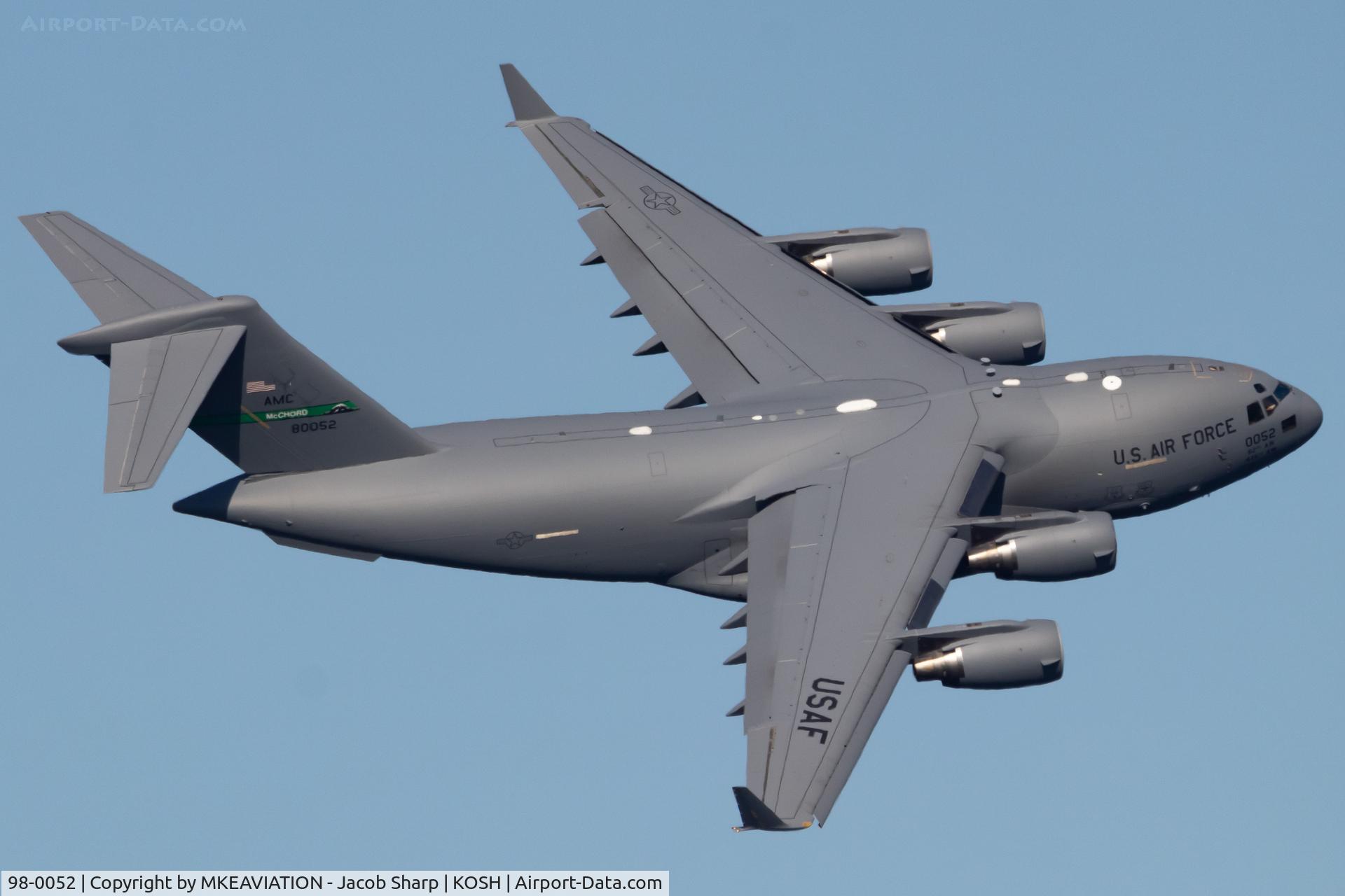 98-0052, 1998 Boeing C-17A Globemaster III C/N 50056/P-52, C17 doing a Demo at OSH22.