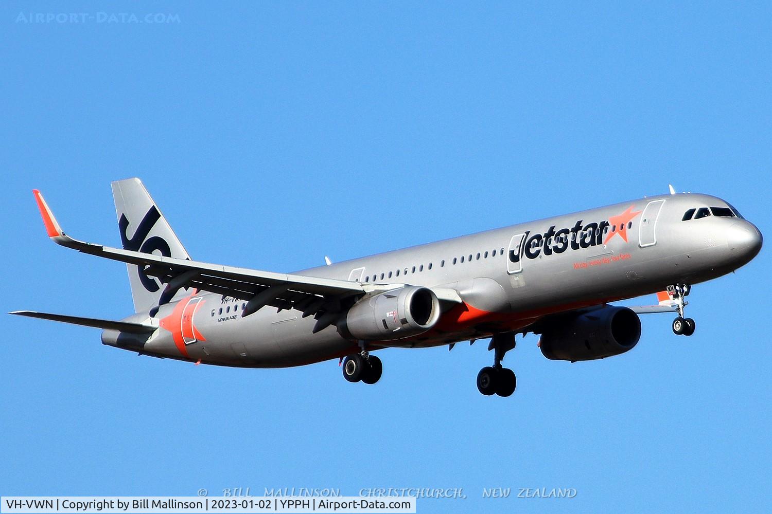 VH-VWN, 2016 Airbus A321-231 C/N 7438, finals to 2-1