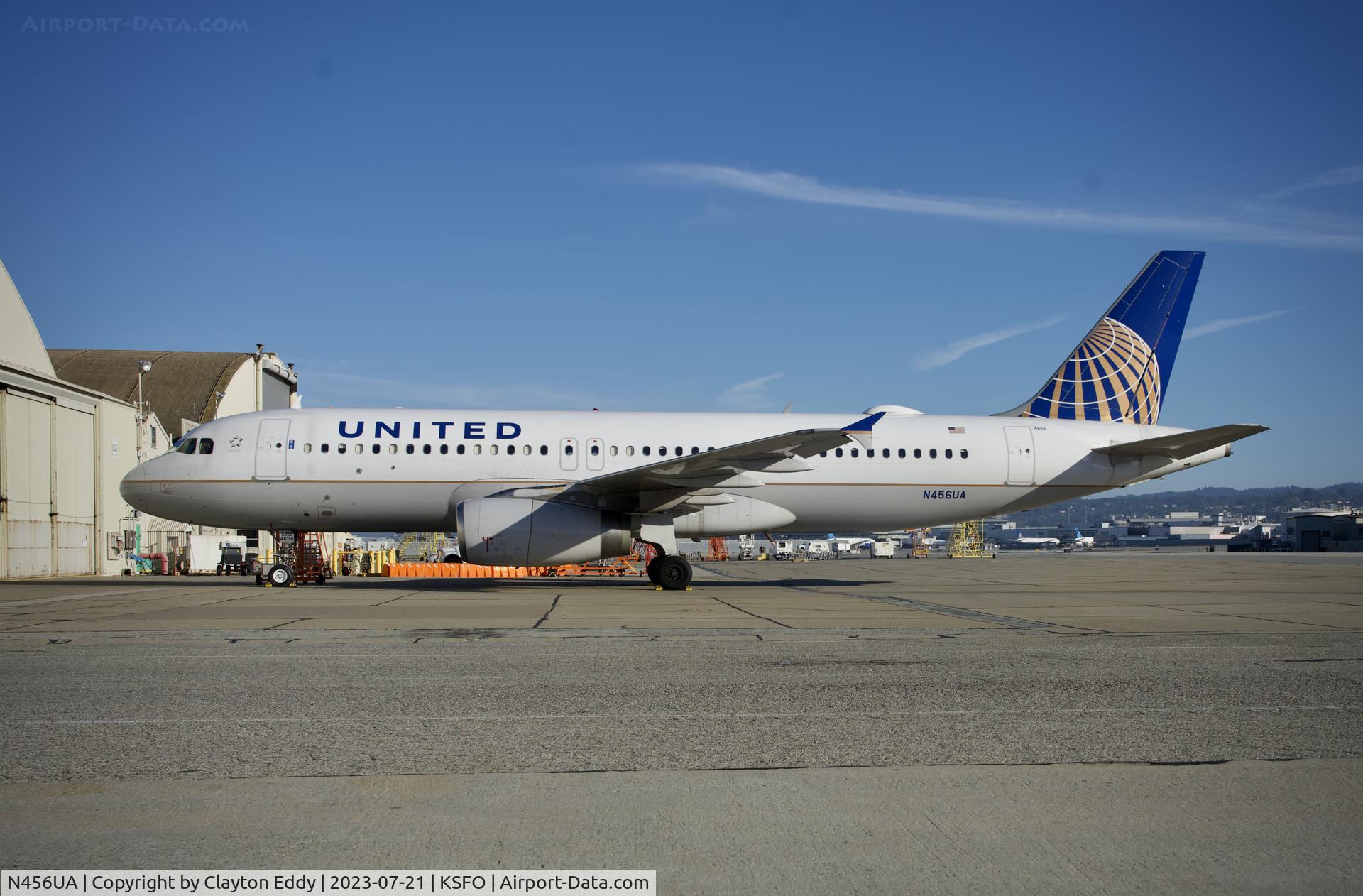N456UA, 1999 Airbus A320-232 C/N 1128, SFO 2023.