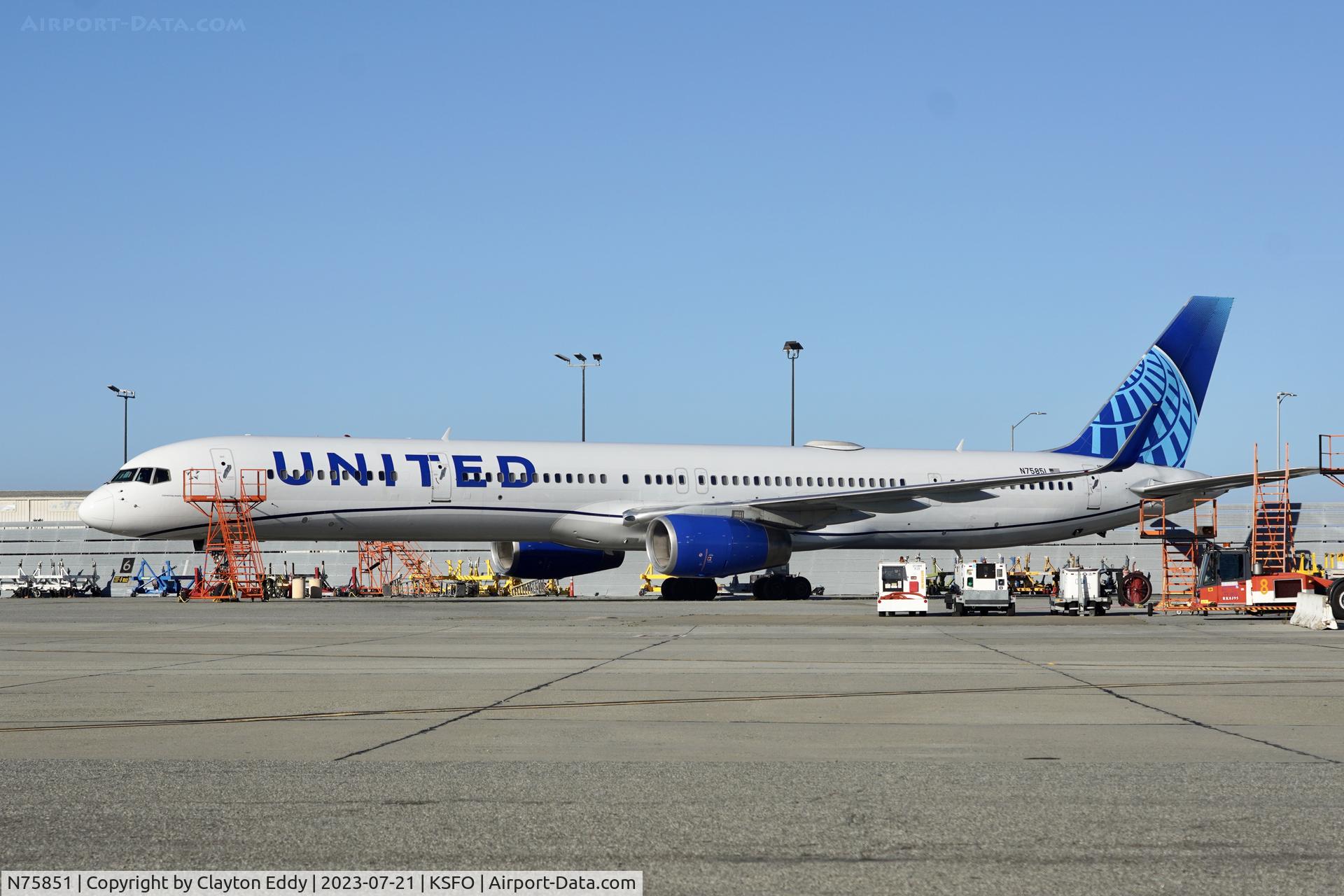 N75851, 2001 Boeing 757-324 C/N 32810, SFO 2023.