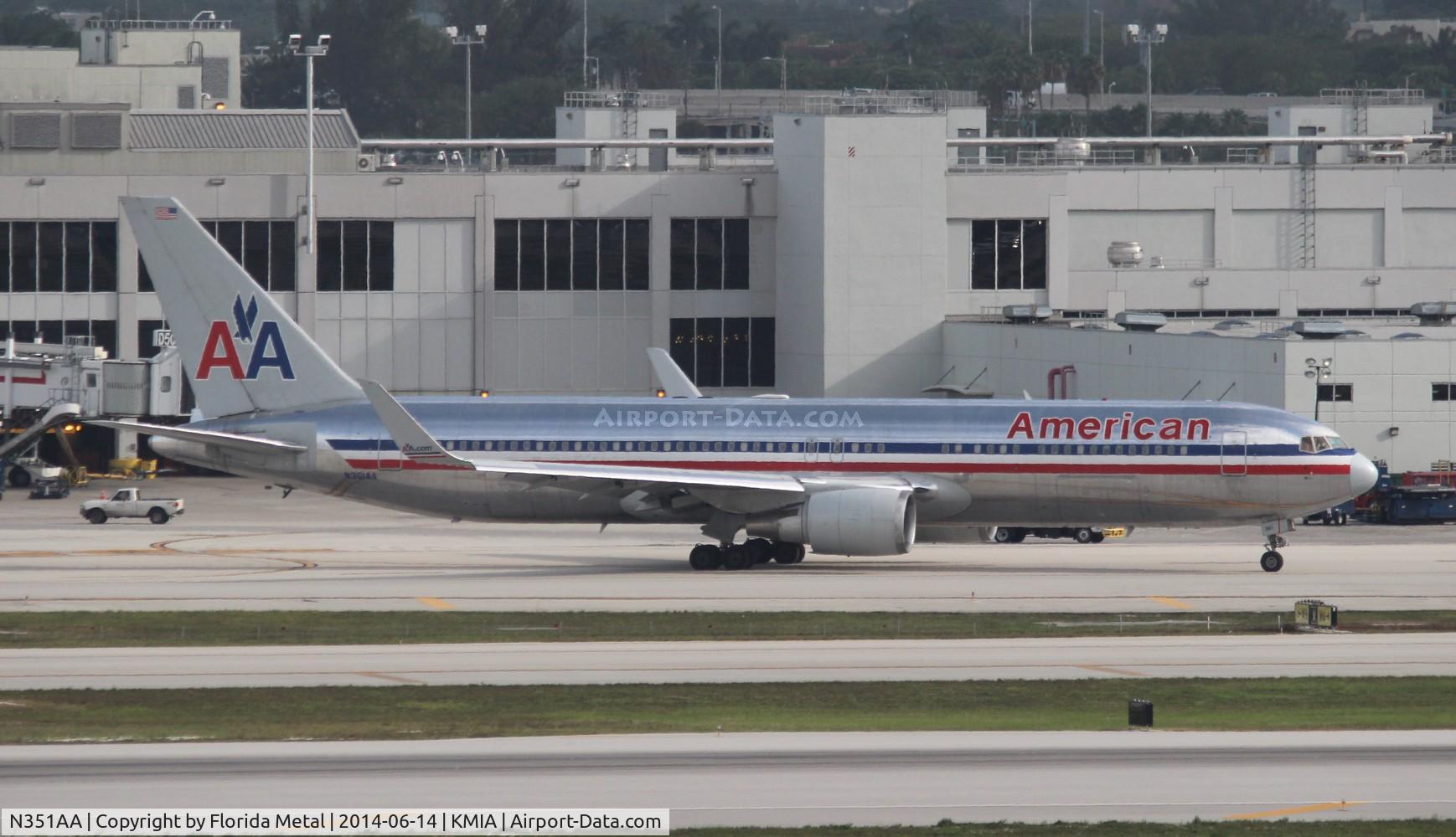 N351AA, 1988 Boeing 767-323 C/N 24032, AAL 763 oc zx