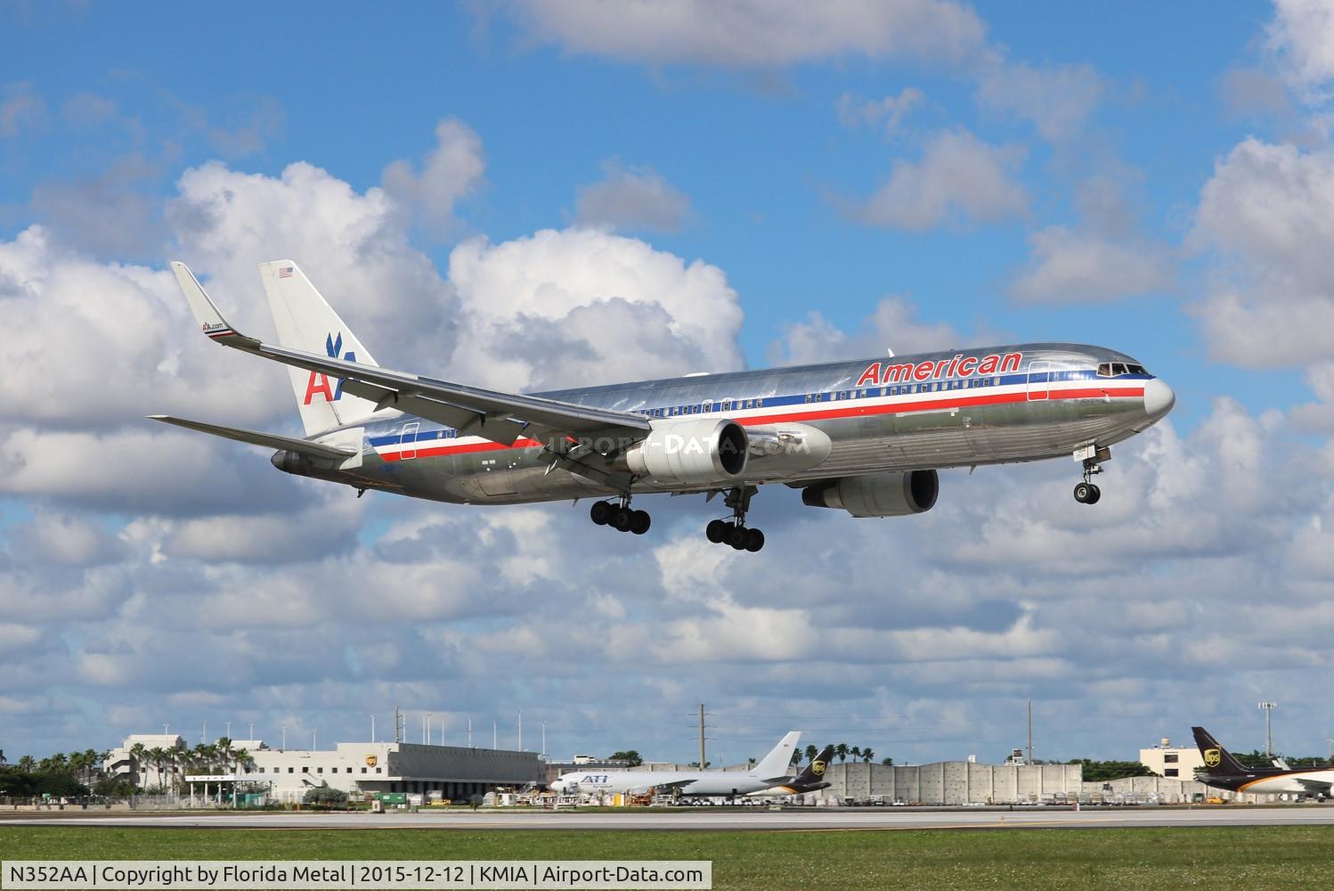 N352AA, 1988 Boeing 767-323ER C/N 24033, AAL 763 oc zx LHR-MIA