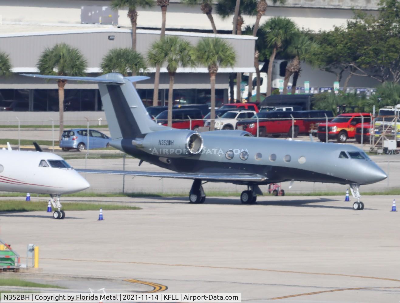 N352BH, 1999 Gulfstream Aerospace G-IV C/N 1393, G-IV zx