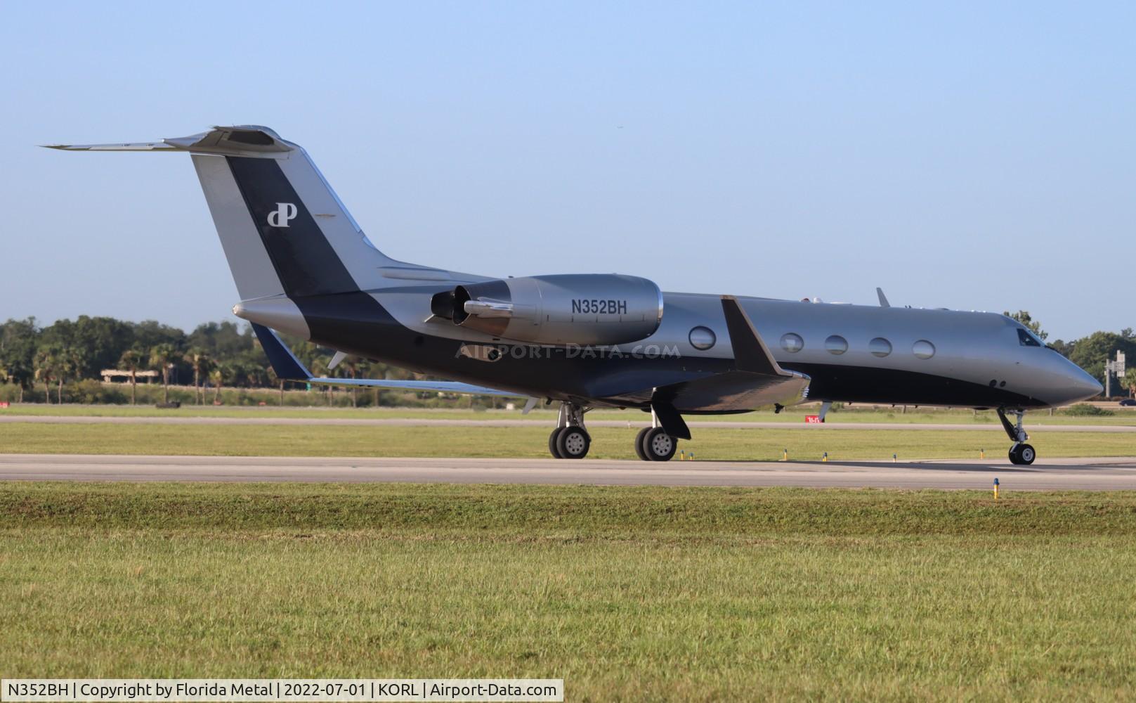 N352BH, 1999 Gulfstream Aerospace G-IV C/N 1393, G-IV zx