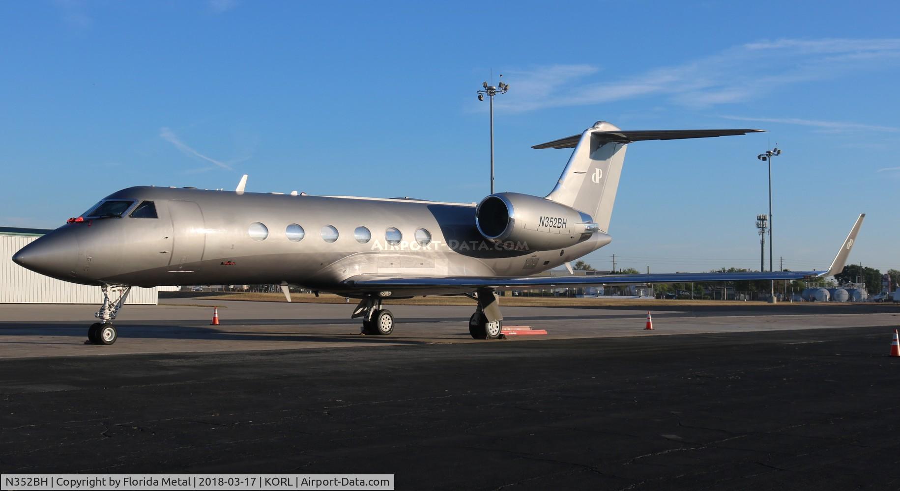 N352BH, 1999 Gulfstream Aerospace G-IV C/N 1393, G-IV zx