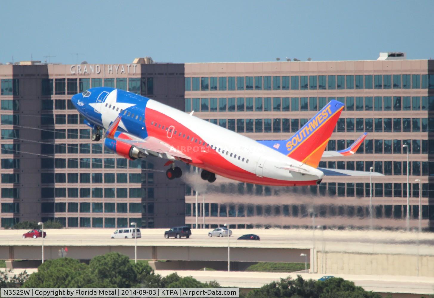 N352SW, 1990 Boeing 737-3H4 C/N 24888, SWA 733 Lone Star zx TPA-BNA