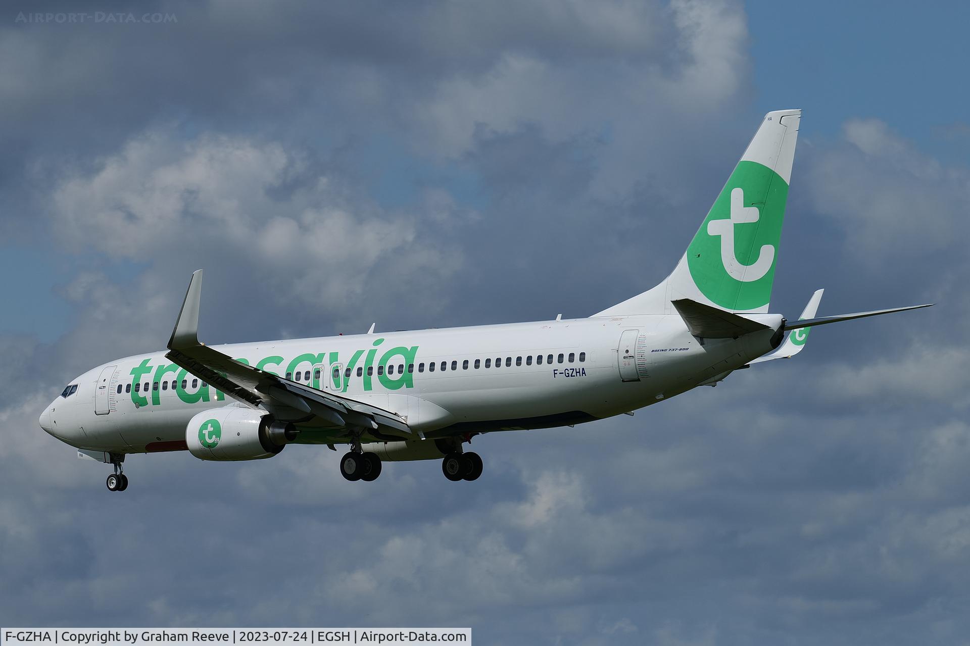 F-GZHA, 2007 Boeing 737-8GJ C/N 34901, Landing at Norwich.