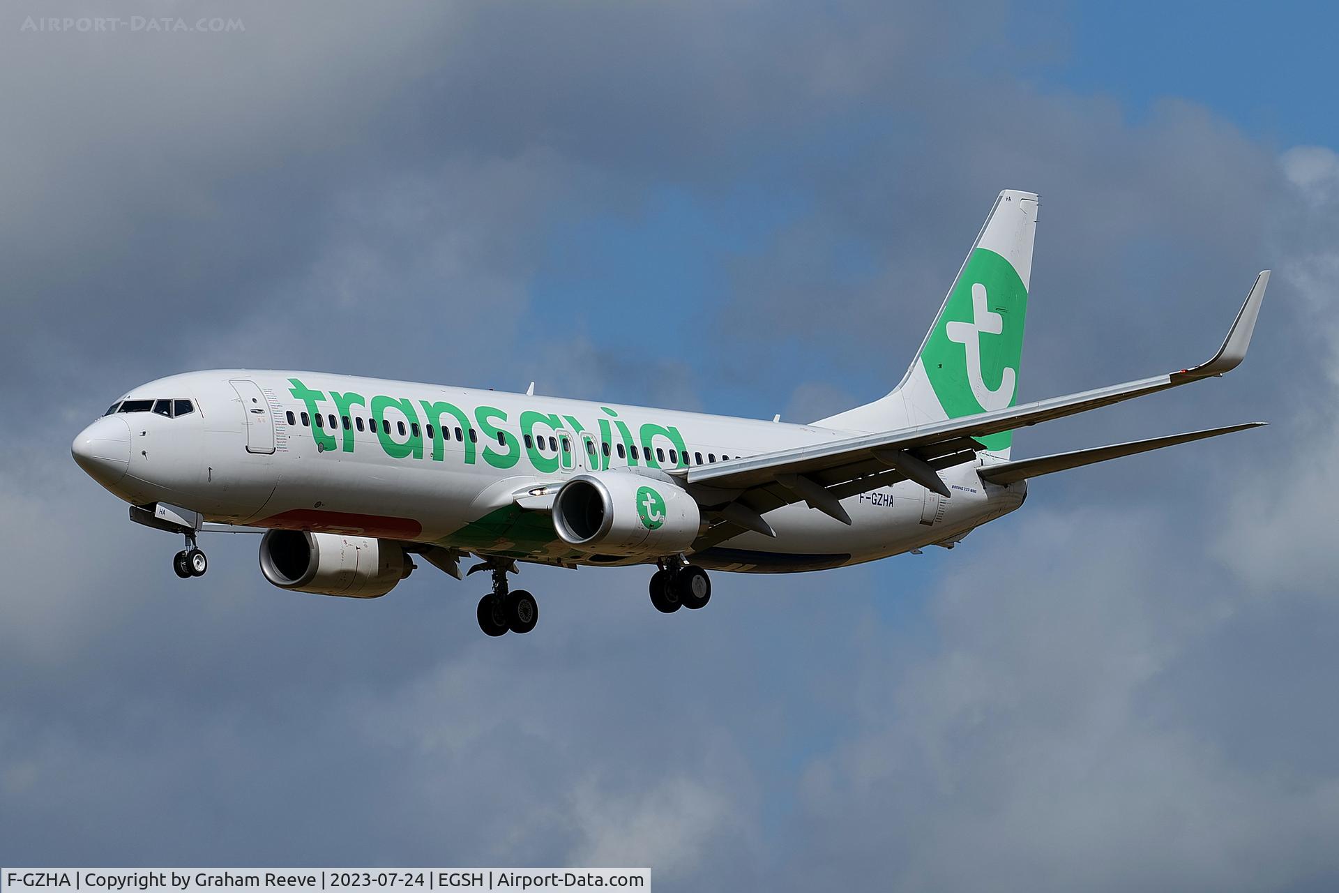 F-GZHA, 2007 Boeing 737-8GJ C/N 34901, Landing at Norwich.