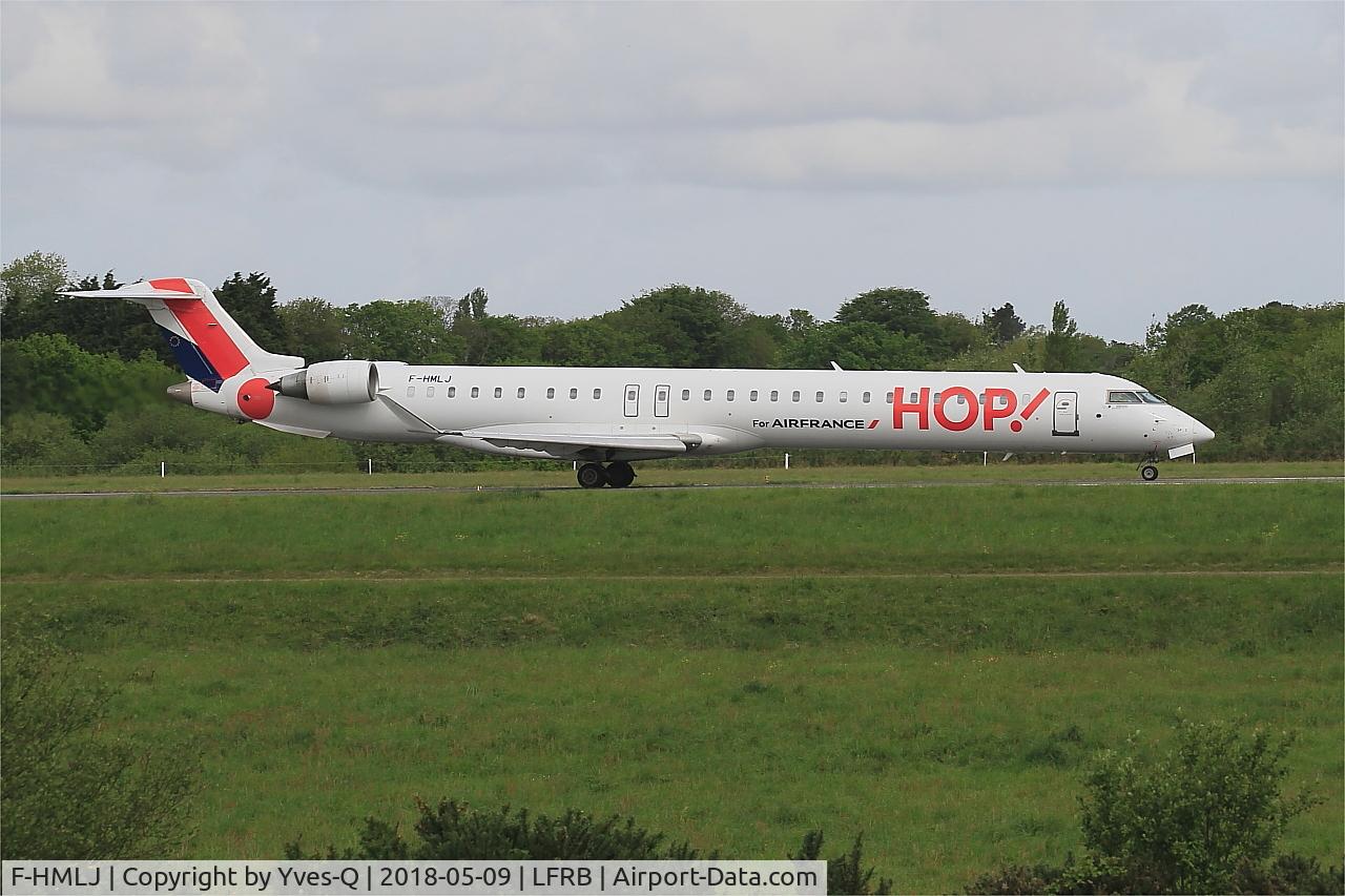 F-HMLJ, 2011 Bombardier CRJ-1000EL NG (CL-600-2E25) C/N 19015, Bombardier CRJ-1000, Taxiing rwy 25L, Brest-Bretagne Airport (LFRB-BES)