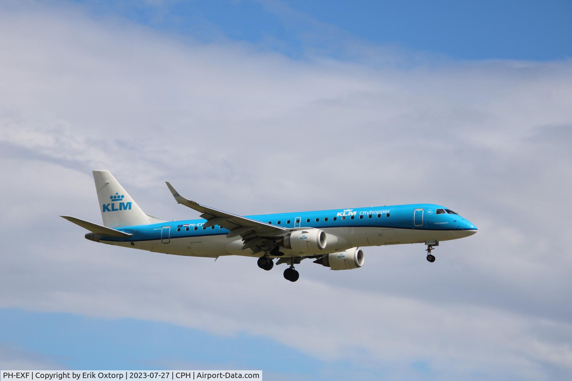 PH-EXF, 2015 Embraer 190STD (ERJ-190-100) C/N 19000690, PH-EXF landing re 22L