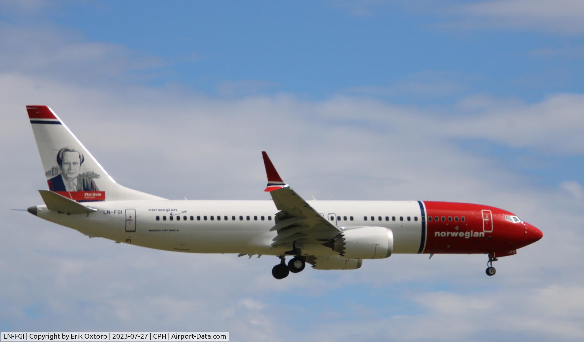 LN-FGI, 2022 Boeing 737-8 MAX C/N 65185, LN-FGI landing rw 22L