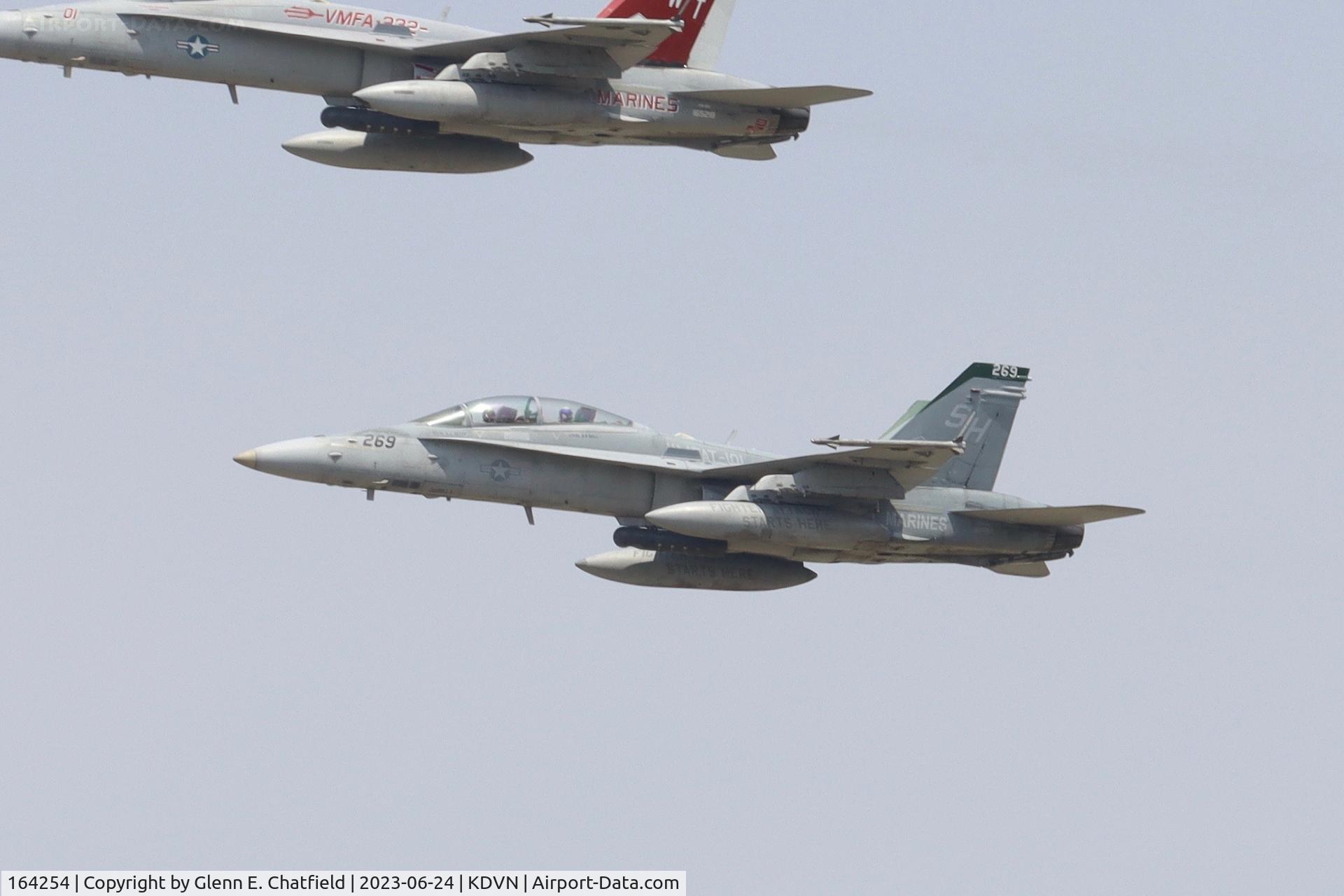 164254, 1991 McDonnell Douglas F/A-18D Hornet C/N 1017, Flying over the Quad Cities Airshow