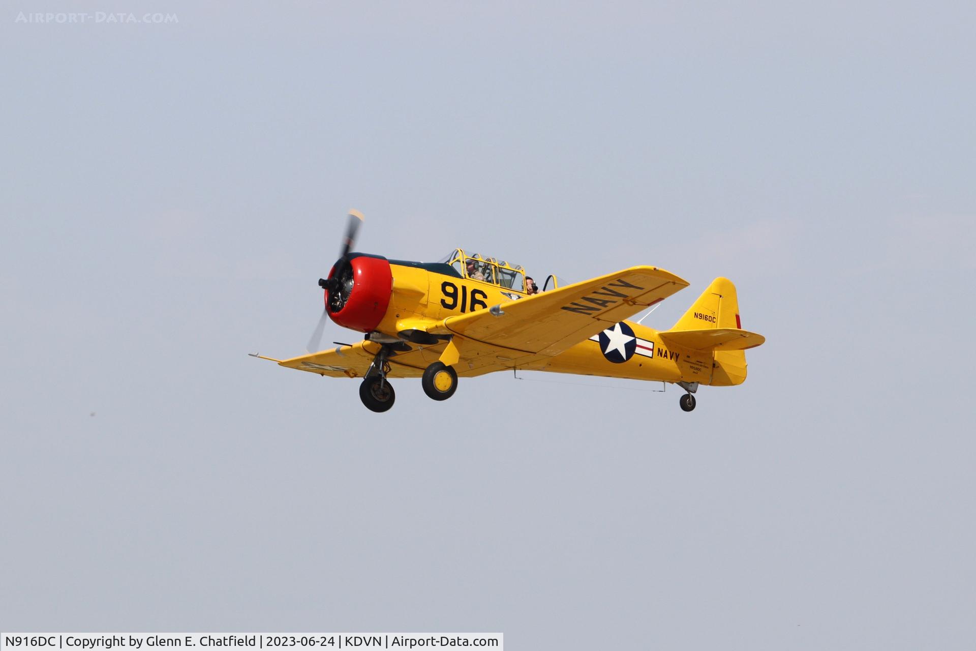 N916DC, 1945 North American SNJ-6 Texan C/N 121-43038, At the Quad Cities Airshow
