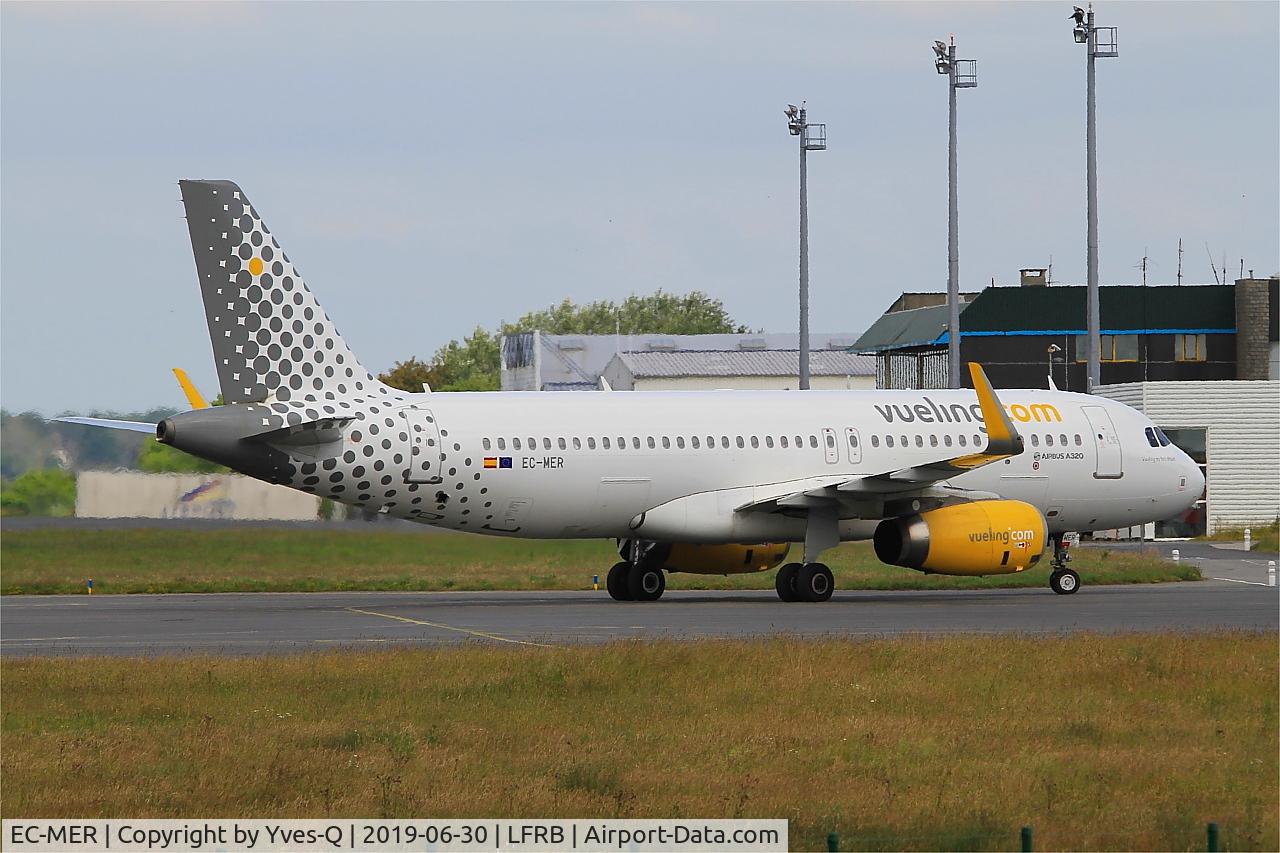 EC-MER, 2015 Airbus A320-232 C/N 6510, Airbus A320-232, Boarding area, Brest-Bretagne airport (LFRB-BES)
