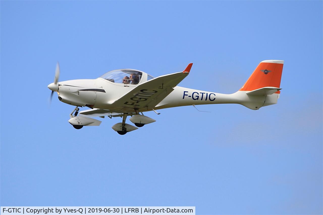 F-GTIC, 2003 Aquila A210 (AT01) C/N AT01-133, Aquila A210 (AT01), Training flight, Brest-Bretagne airport (LFRB-BES)