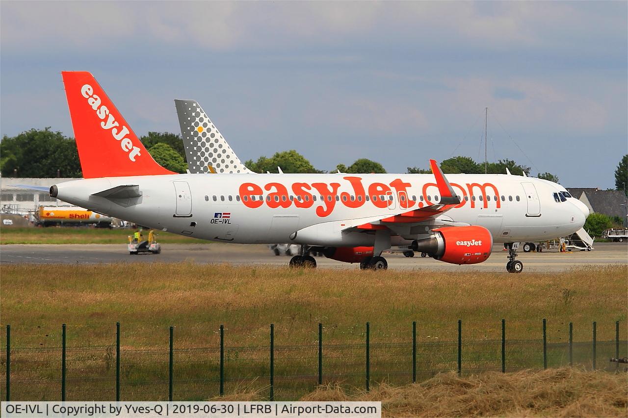 OE-IVL, 2014 Airbus A320-214 C/N 6188, Airbus A320-214, Boarding ramp, Brest-Bretagne airport (LFRB-BES)