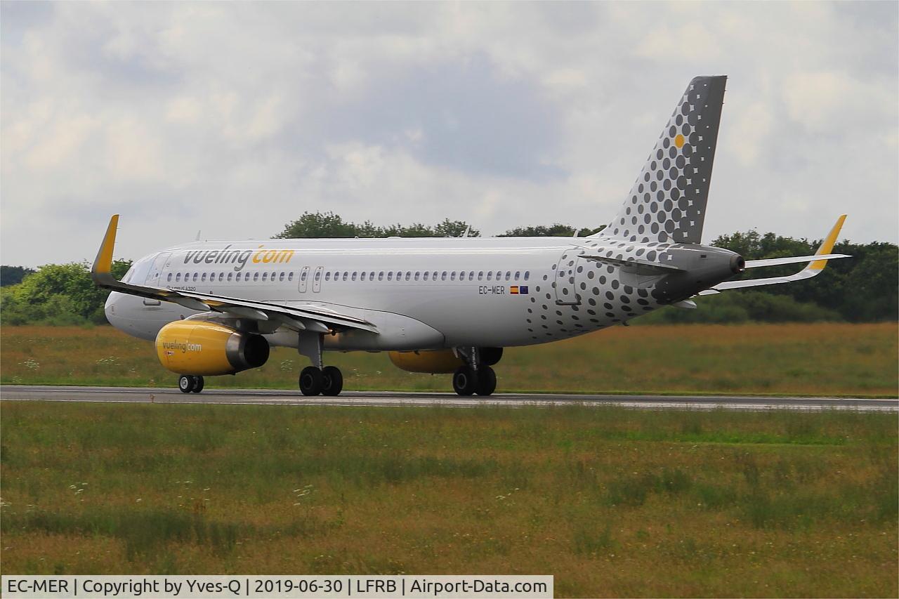 EC-MER, 2015 Airbus A320-232 C/N 6510, Airbus A320-232, Taxiing, Brest-Bretagne airport (LFRB-BES)