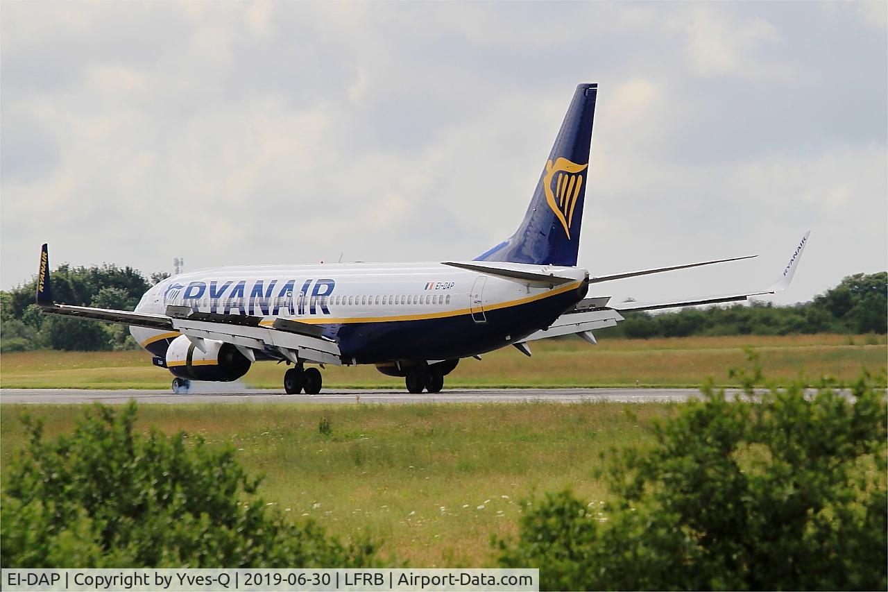 EI-DAP, 2003 Boeing 737-8AS C/N 33551, Boeing 737-8AS, Landing rwy 25L, Brest-Bretagne airport (LFRB-BES)