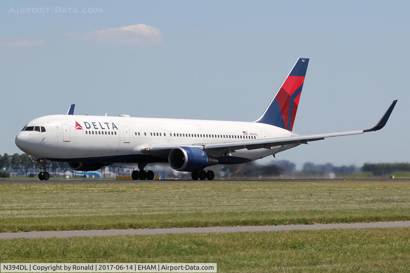 N394DL, 1995 Boeing 767-324/ER C/N 27394, at spl