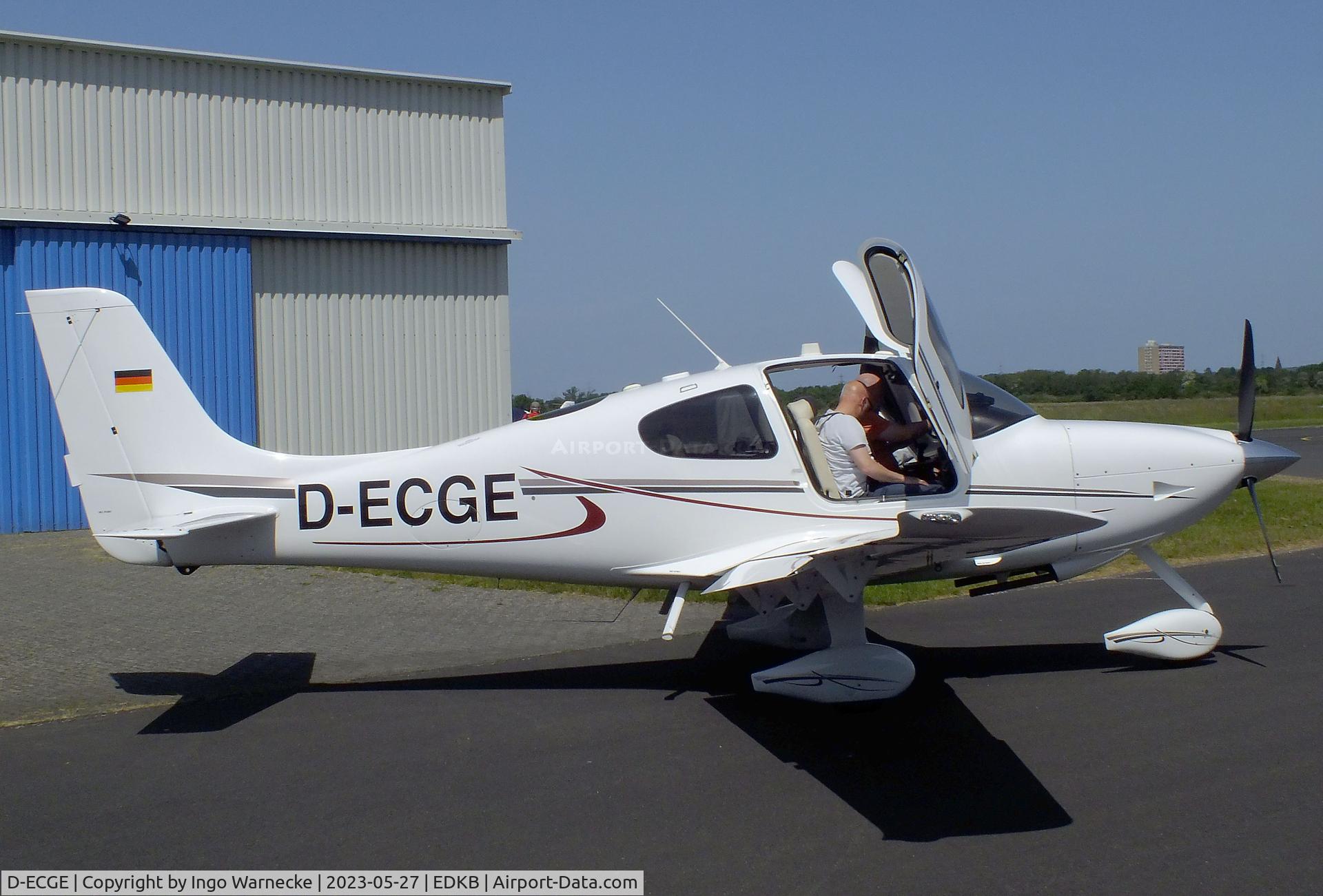 D-ECGE, 2010 Cirrus SR20 C/N 2051, Cirrus SR20 at Bonn-Hangelar airfield '2305