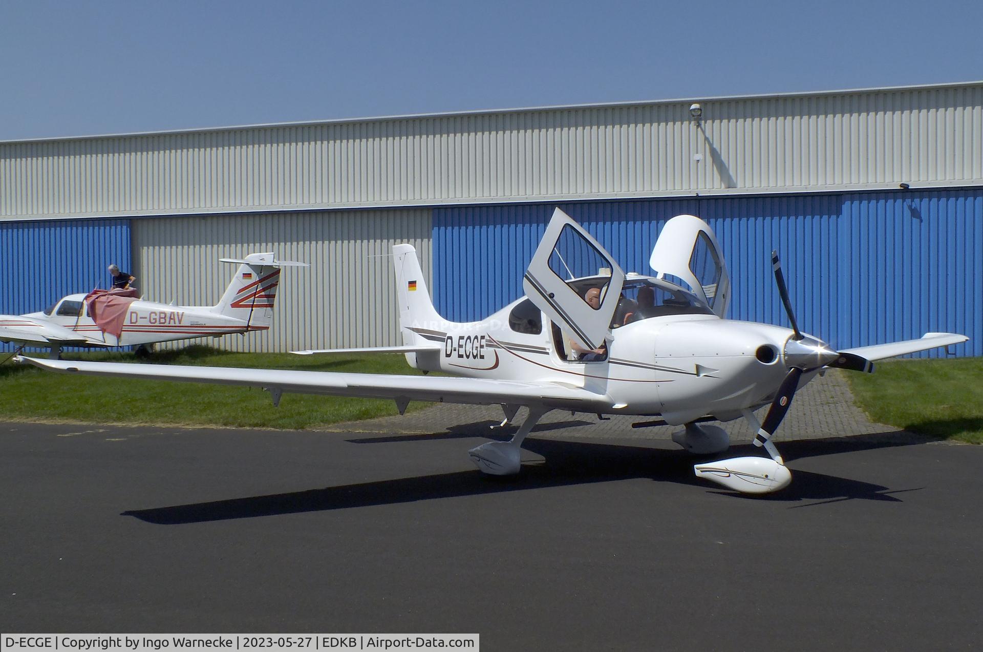 D-ECGE, 2010 Cirrus SR20 C/N 2051, Cirrus SR20 at Bonn-Hangelar airfield '2305