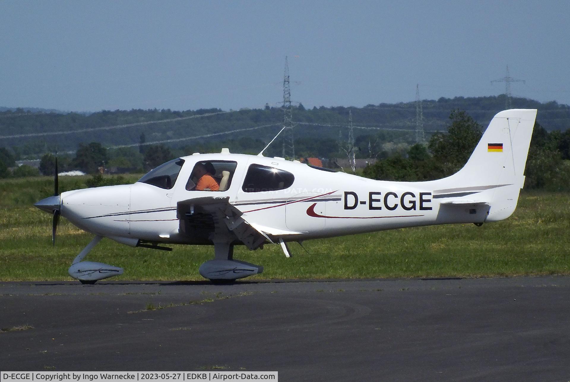 D-ECGE, 2010 Cirrus SR20 C/N 2051, Cirrus SR20 at Bonn-Hangelar airfield '2305