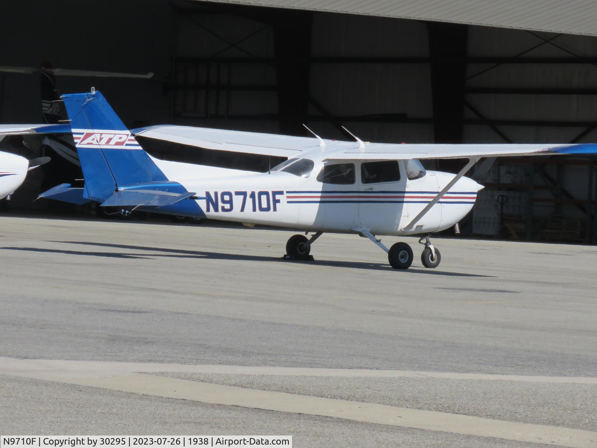 N9710F, 1997 Cessna 172R C/N 17280017, Parked