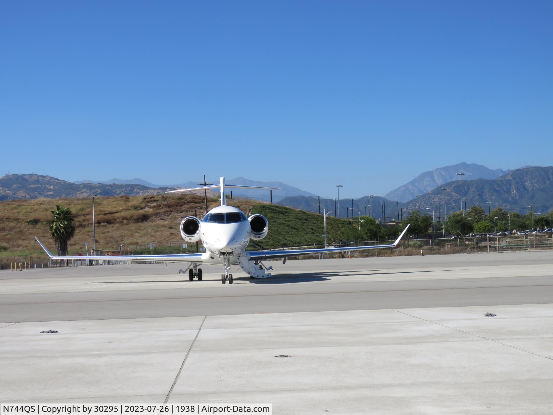 N744QS, 2017 Bombardier Challenger 350 (BD-100-1A10) C/N 20704, Parked